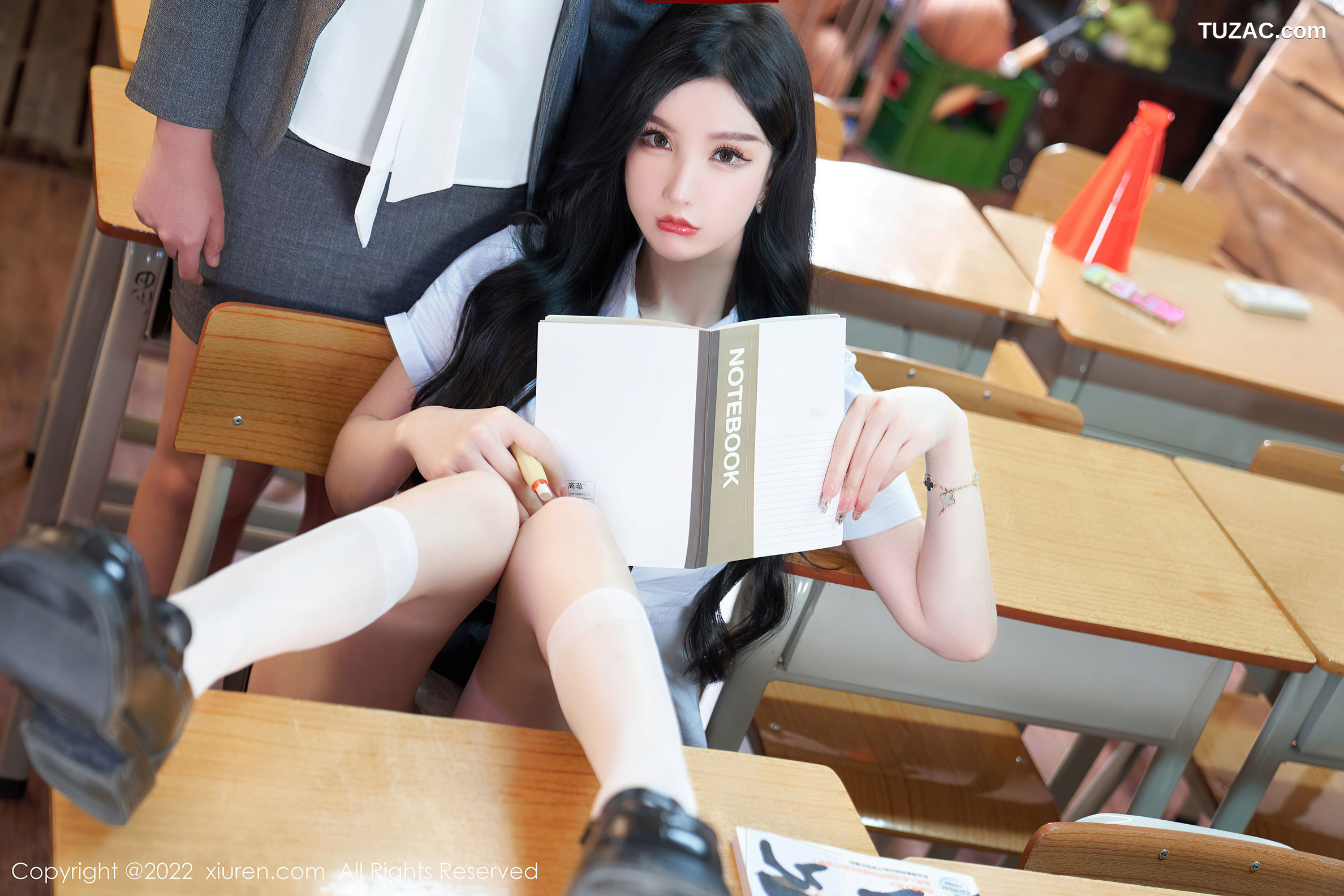 XiuRen-No.5452-周于希-白衣黑裙学生装