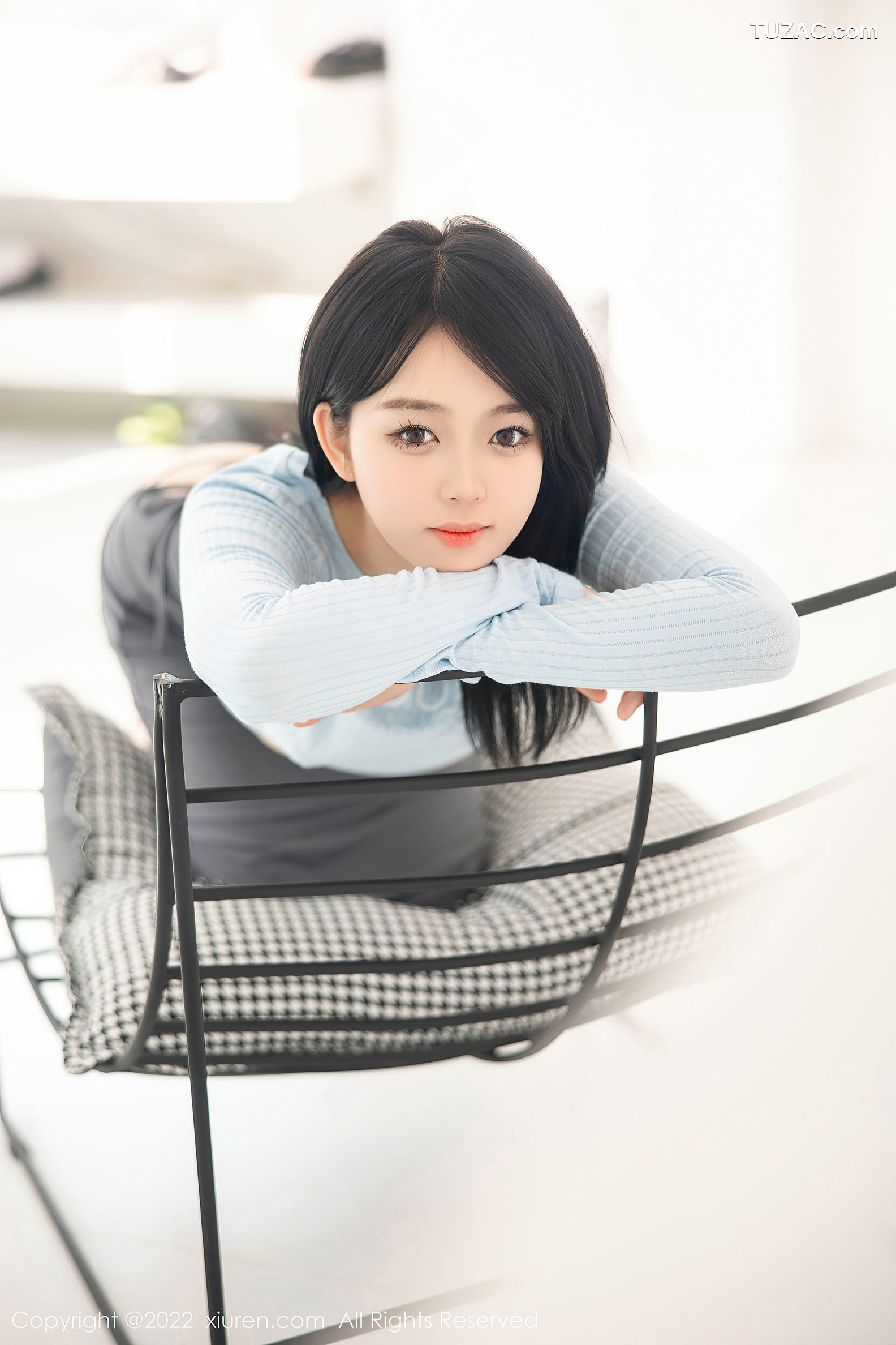 XiuRen-No.5453-小麦是只喵-淡蓝T灰裙肉丝