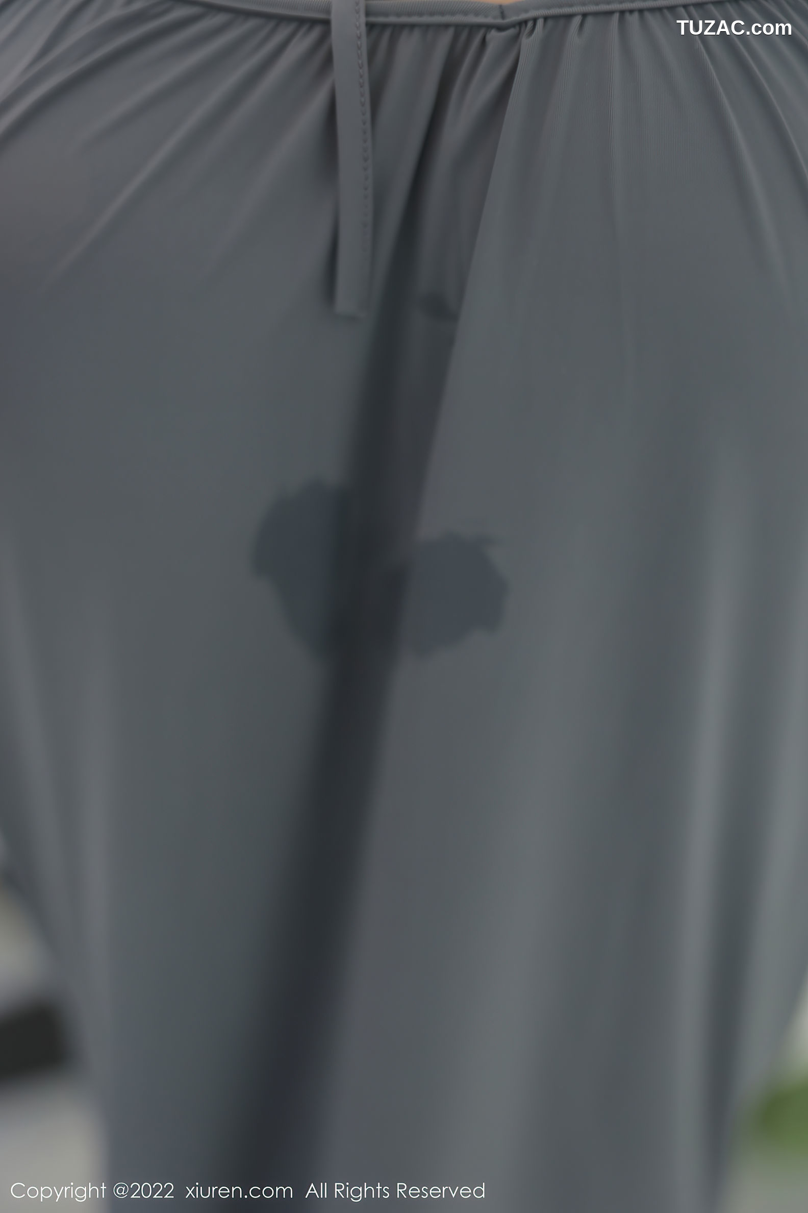 XiuRen-No.5453-小麦是只喵-淡蓝T灰裙肉丝