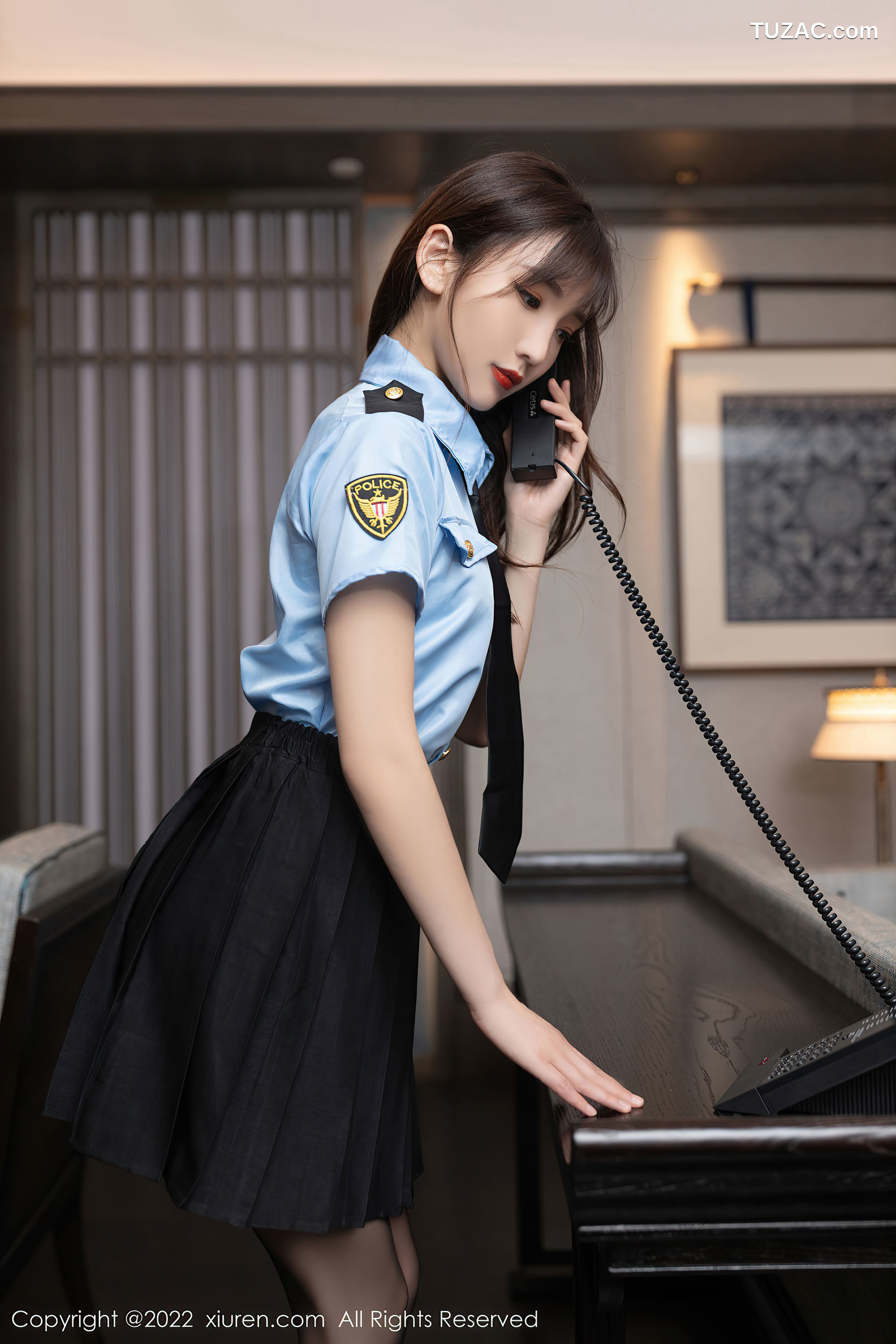 XiuRen-No.5461-陆萱萱-女警黑短裙黑丝