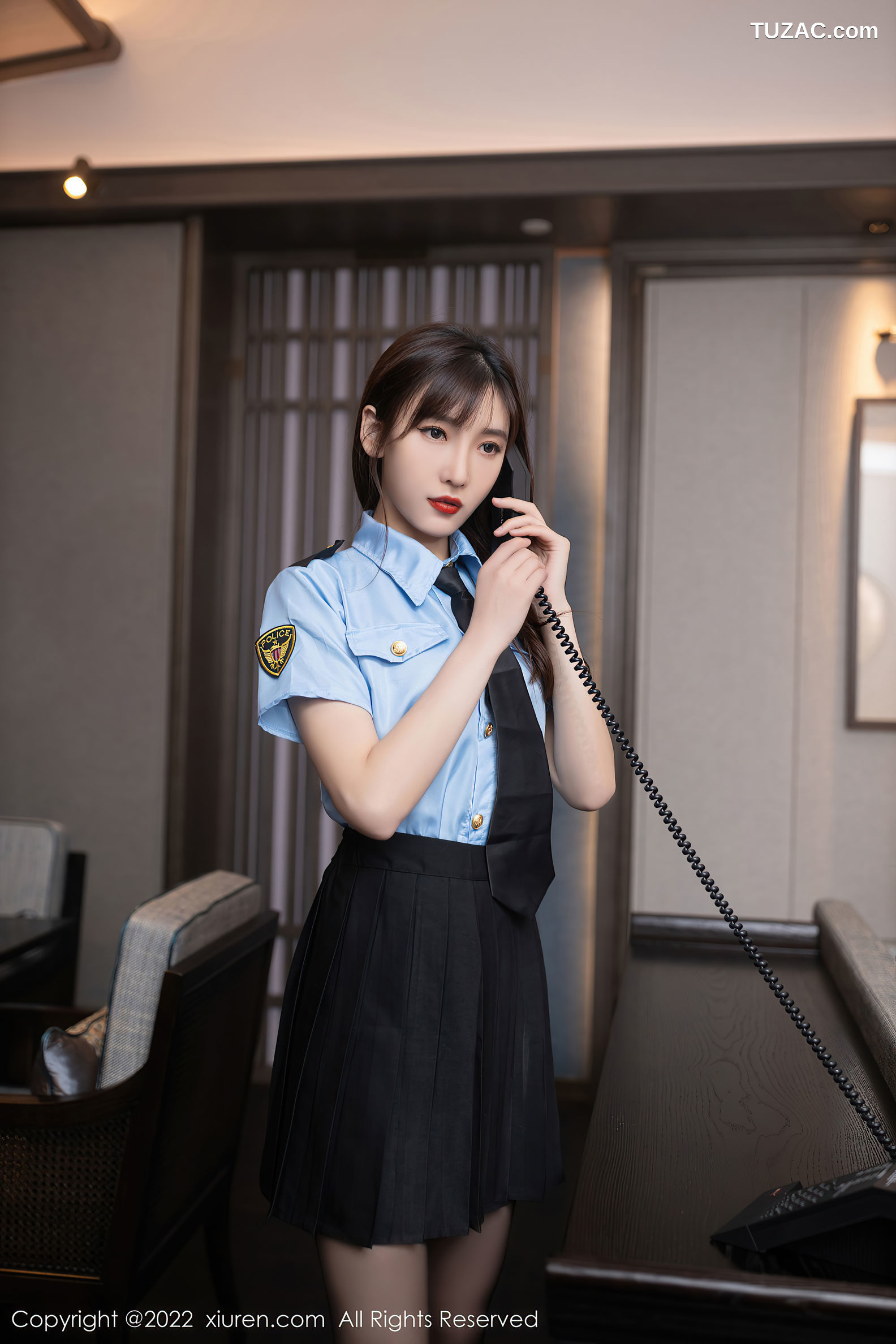 XiuRen-No.5461-陆萱萱-女警黑短裙黑丝