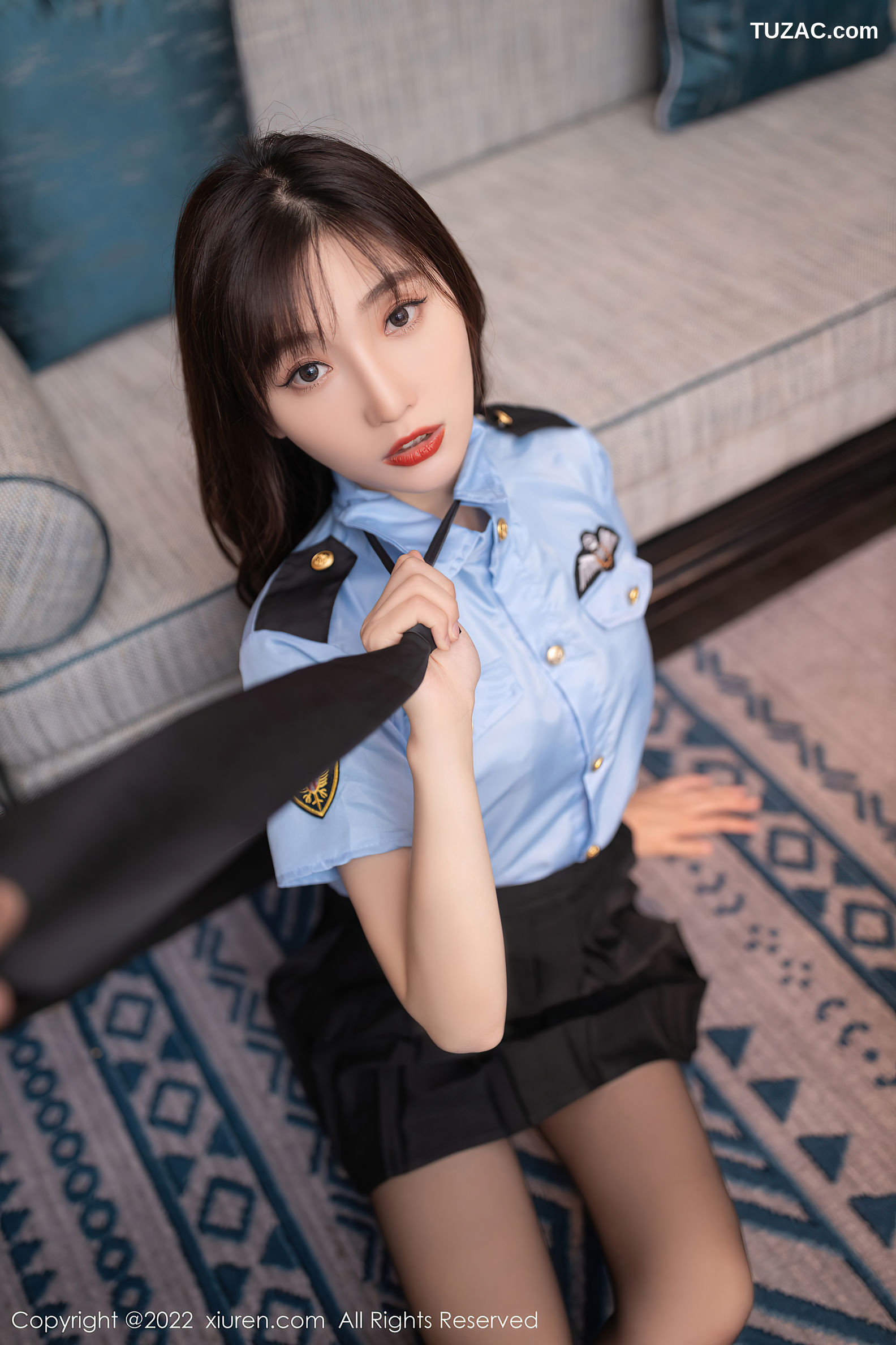 XiuRen-No.5461-陆萱萱-女警黑短裙黑丝