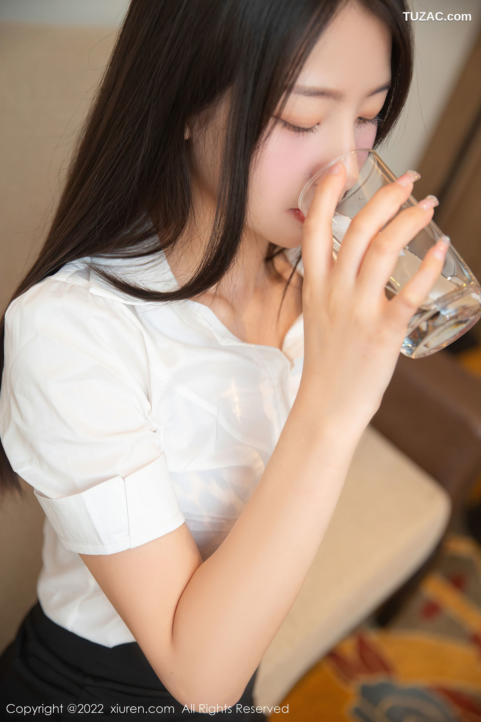 XiuRen-No.5464-熊小诺-白衫黑裙秘书装豹纹内衣黑丝