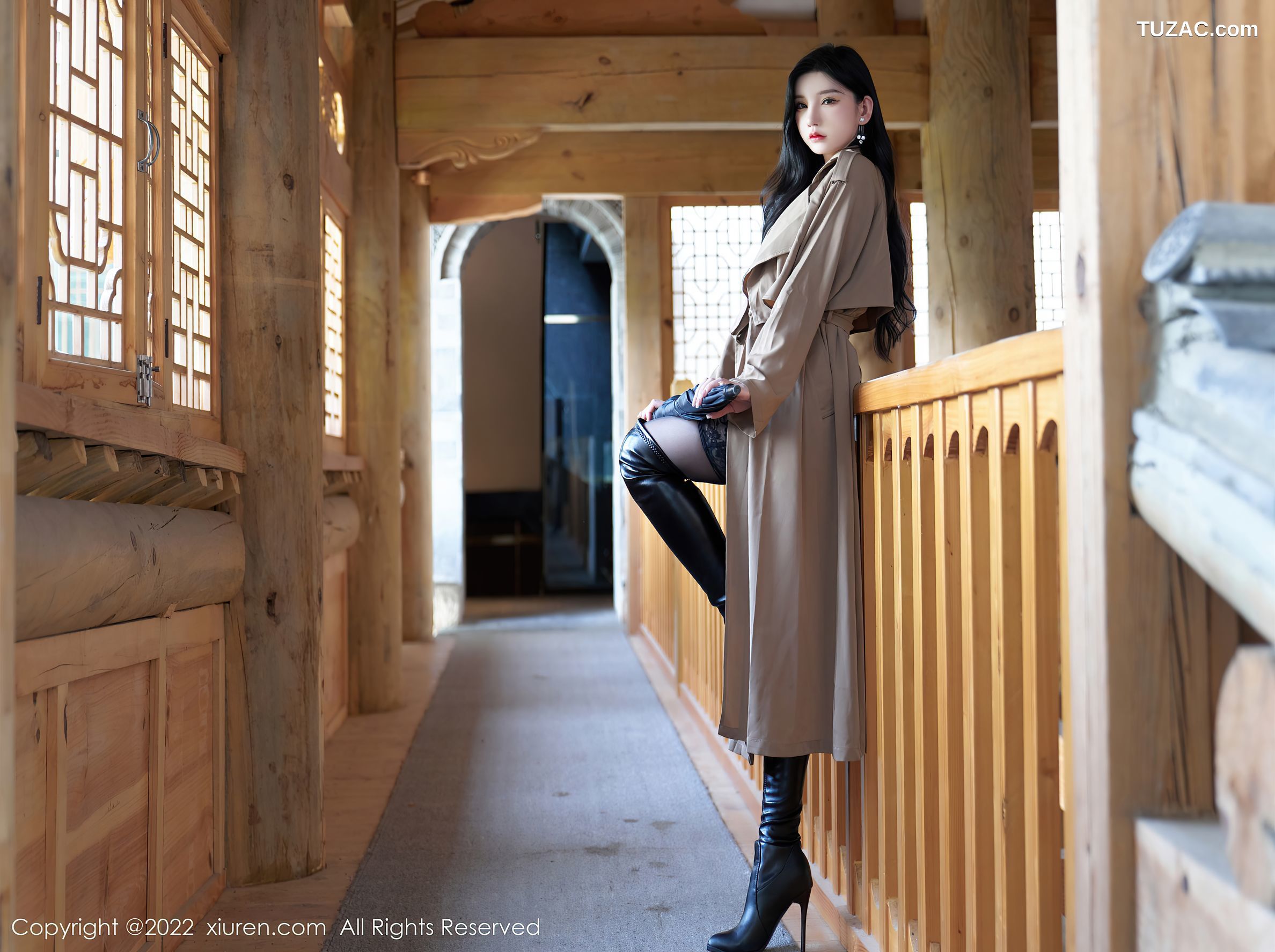 XiuRen-No.5469-周于希-米色大衣黑色情趣内衣