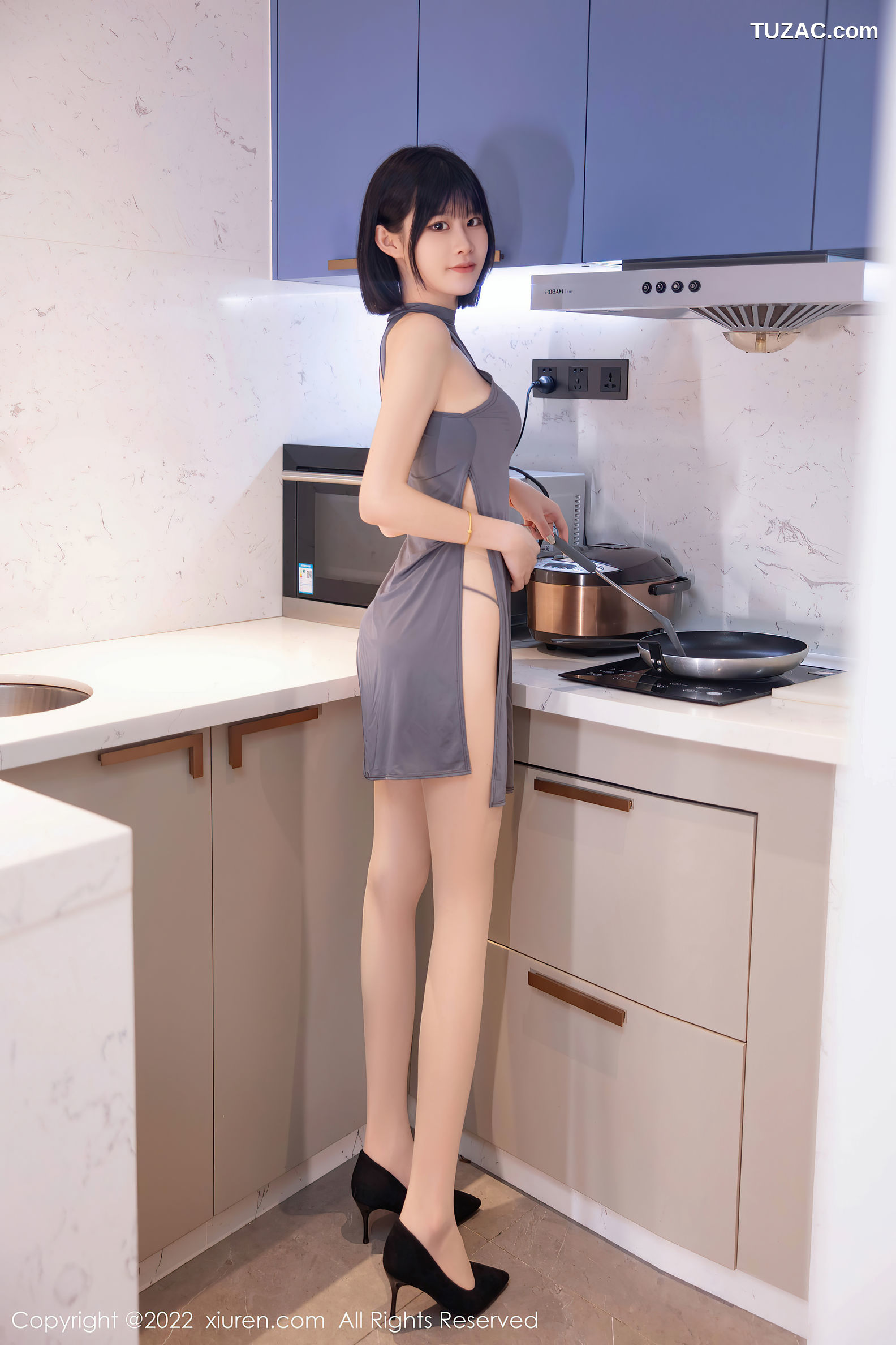 XiuRen-No.5482-77qiqi-灰色高开叉短裙