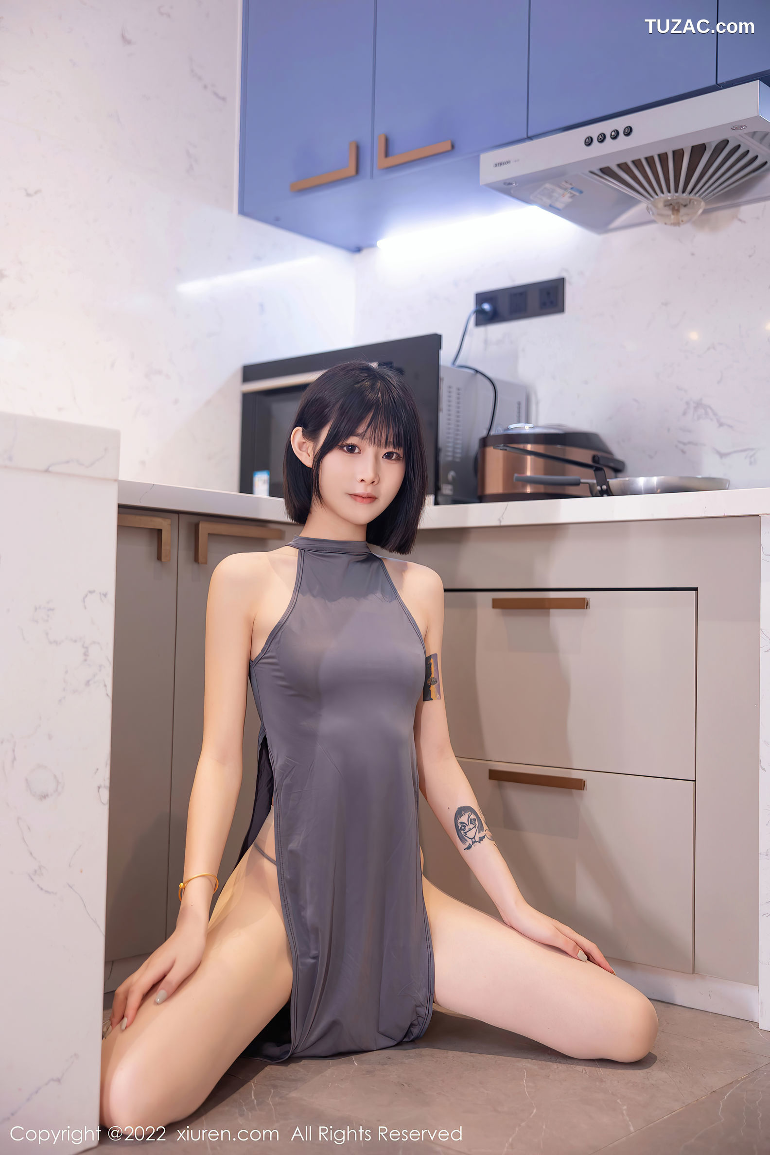 XiuRen-No.5482-77qiqi-灰色高开叉短裙