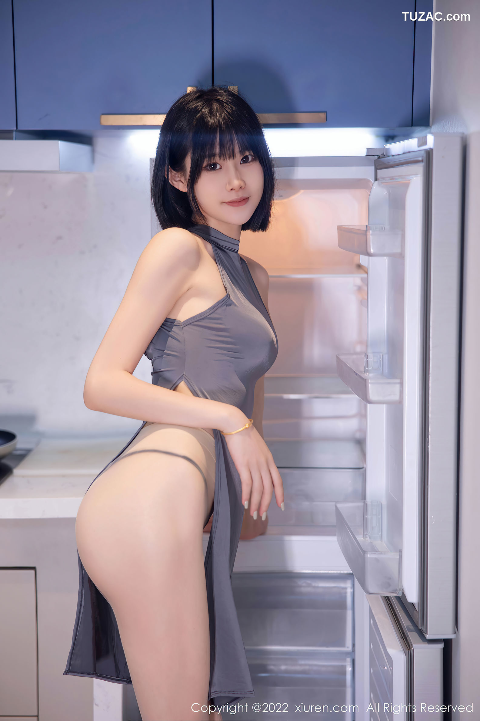 XiuRen-No.5482-77qiqi-灰色高开叉短裙