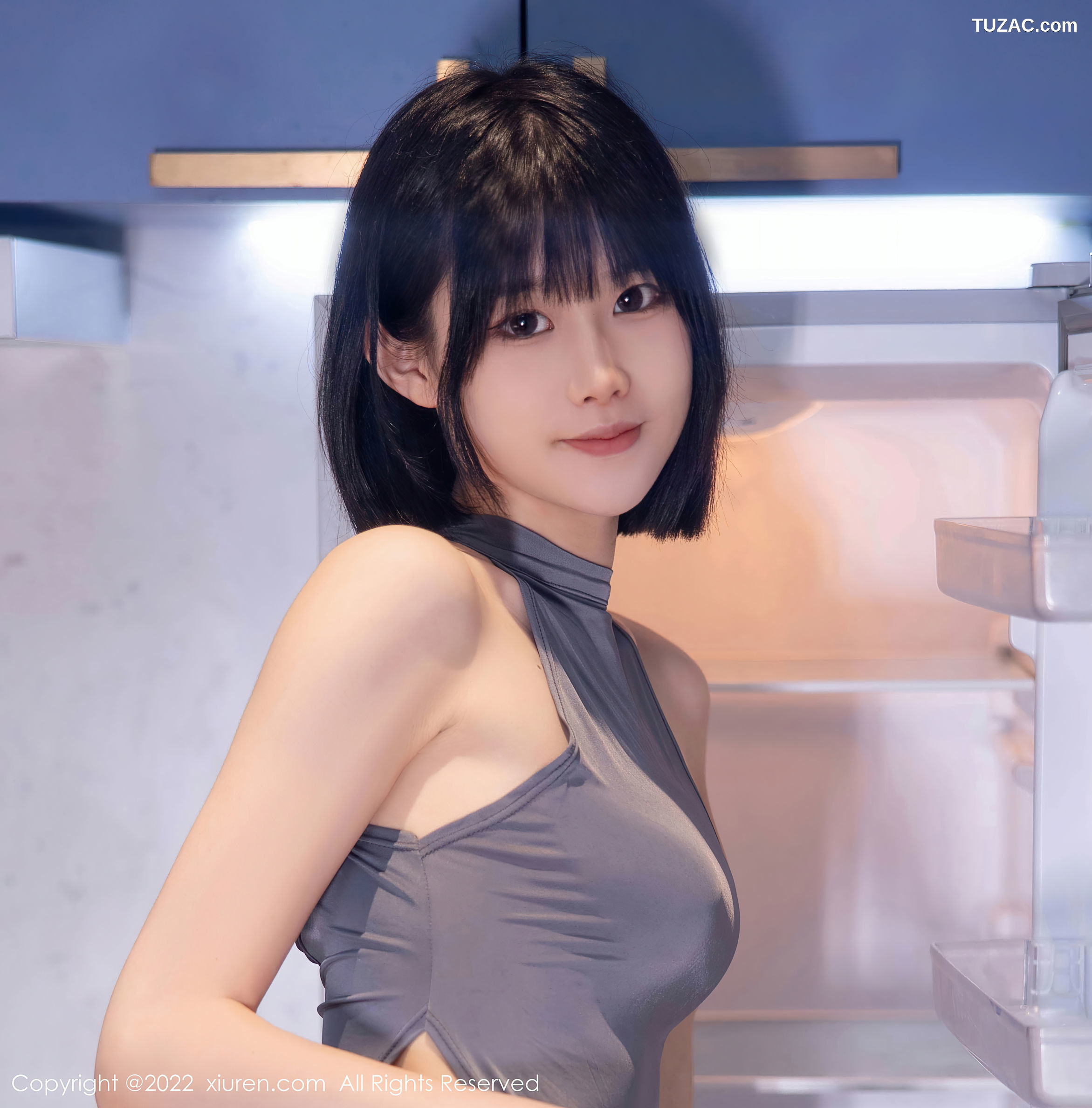 XiuRen-No.5482-77qiqi-灰色高开叉短裙