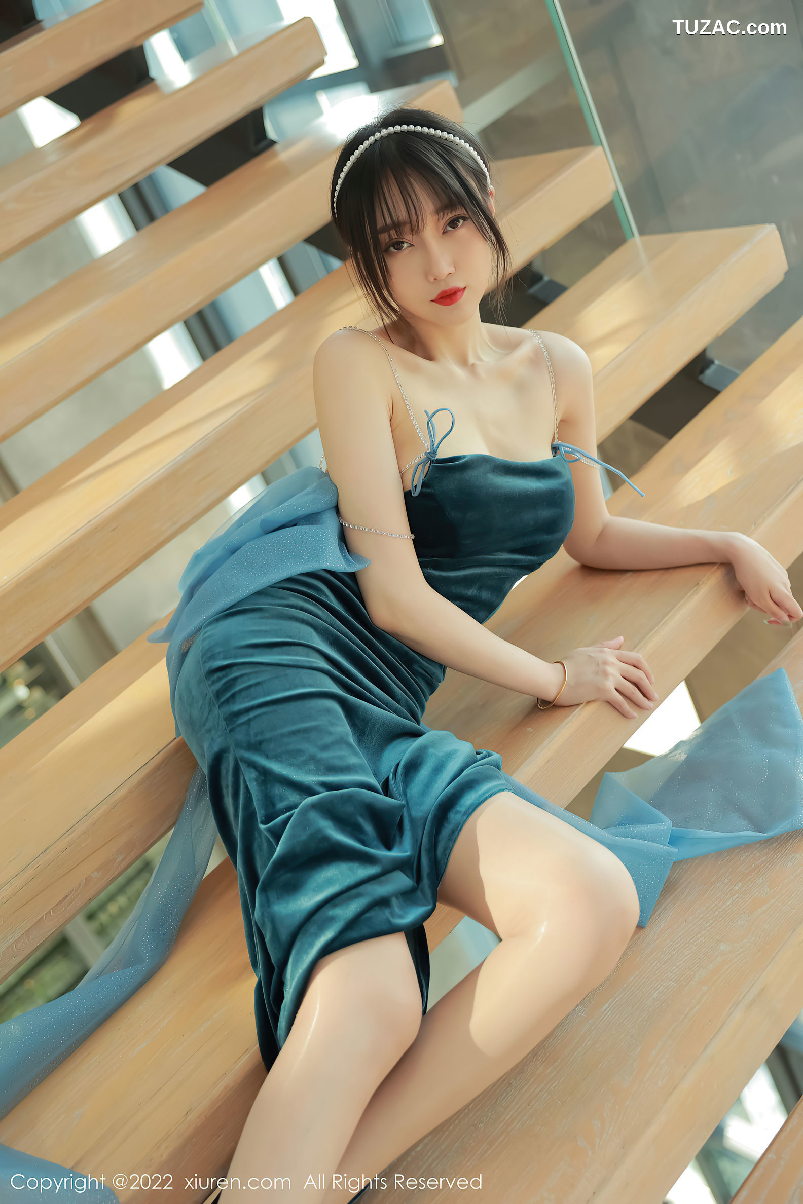 XiuRen-No.5493-玥儿玥-蓝绿吊带礼服长裙
