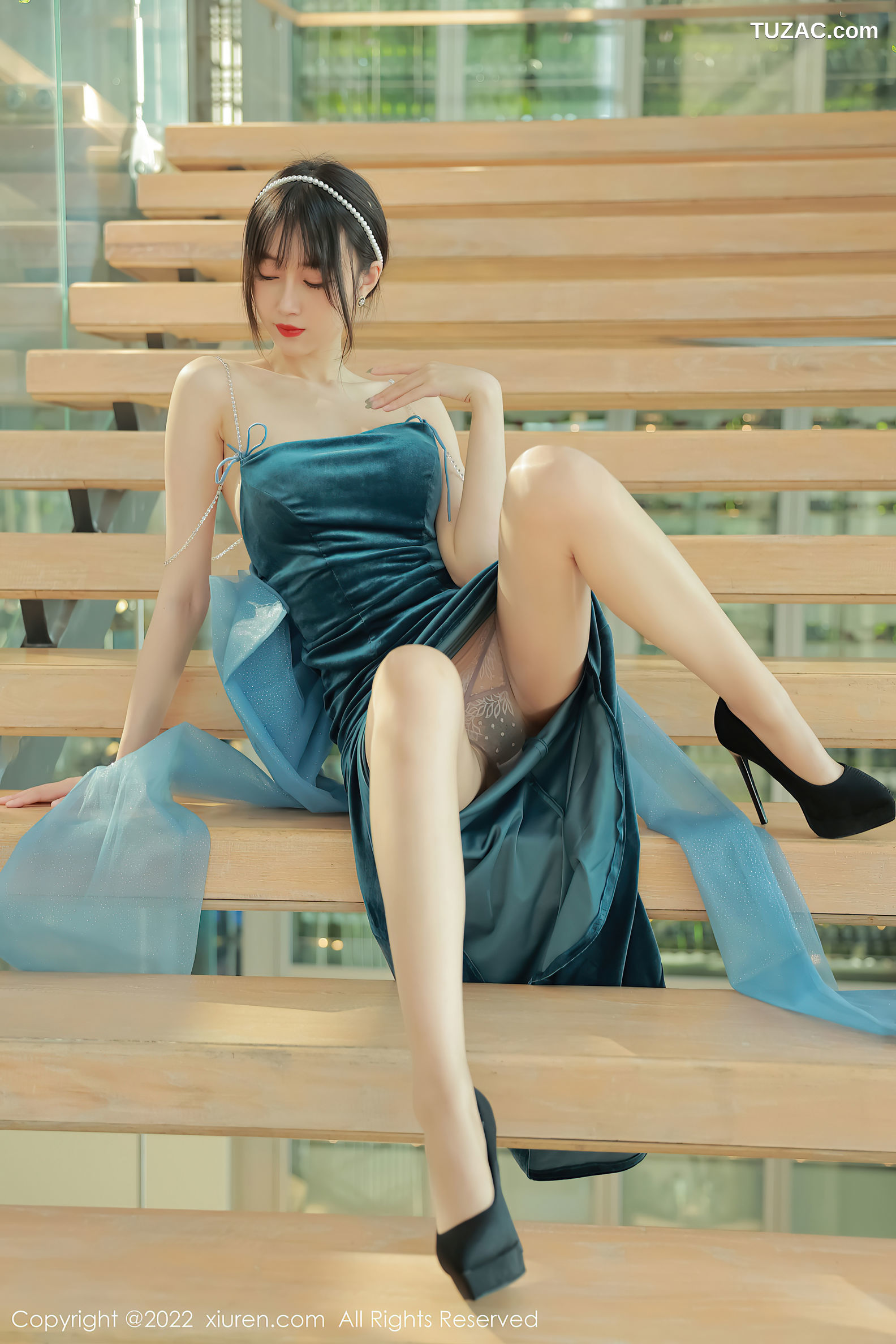 XiuRen-No.5493-玥儿玥-蓝绿吊带礼服长裙