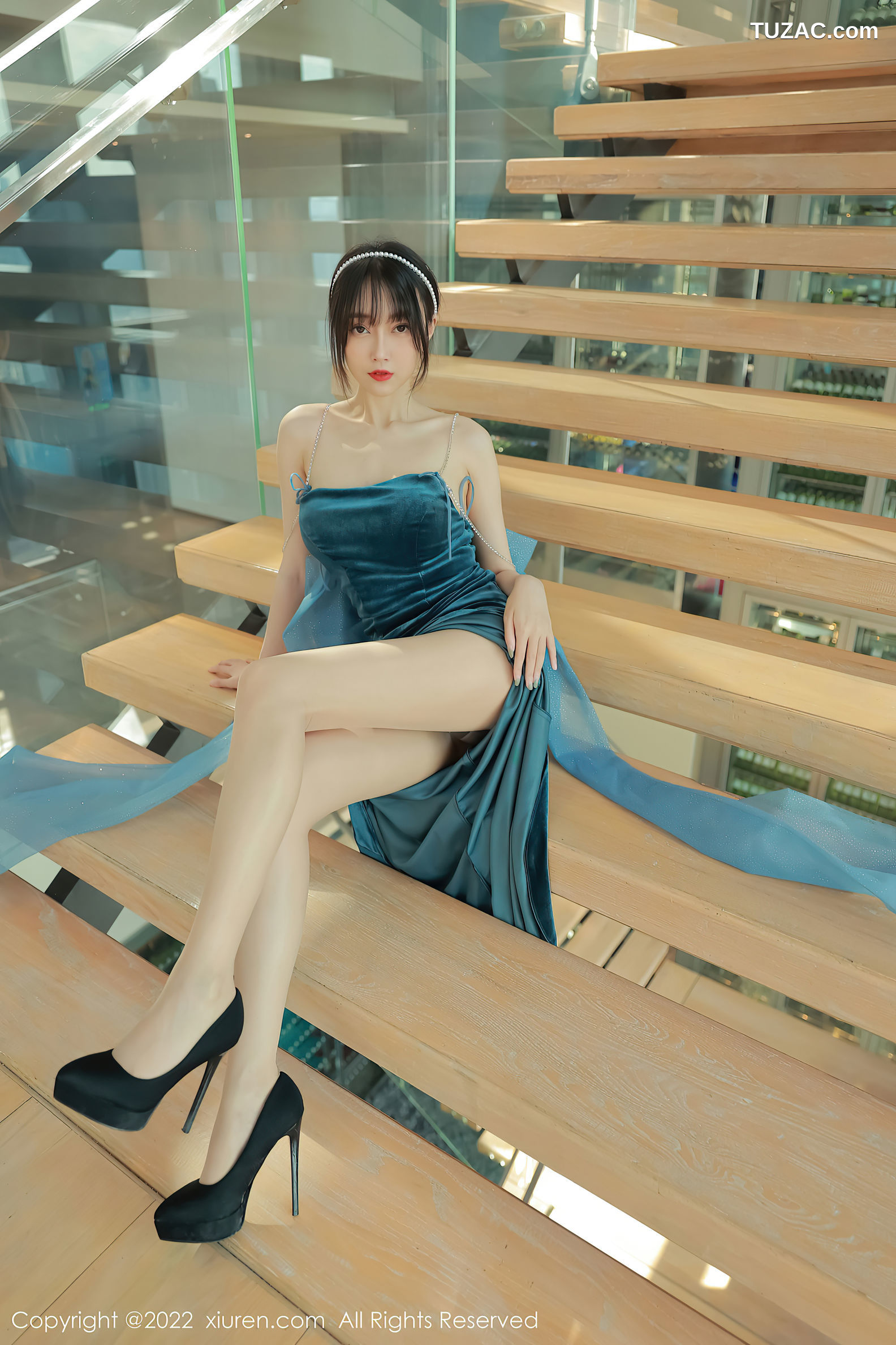 XiuRen-No.5493-玥儿玥-蓝绿吊带礼服长裙