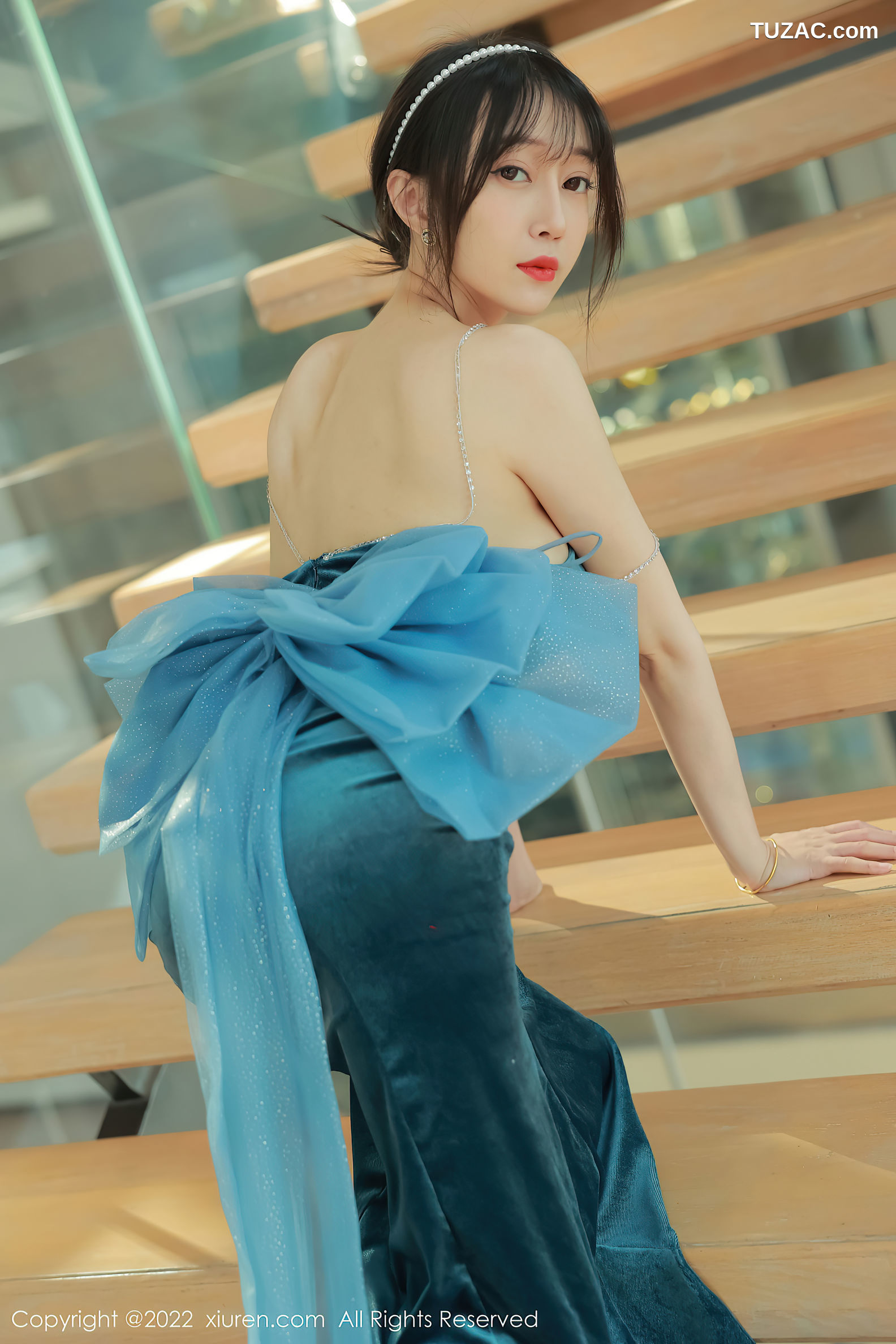 XiuRen-No.5493-玥儿玥-蓝绿吊带礼服长裙