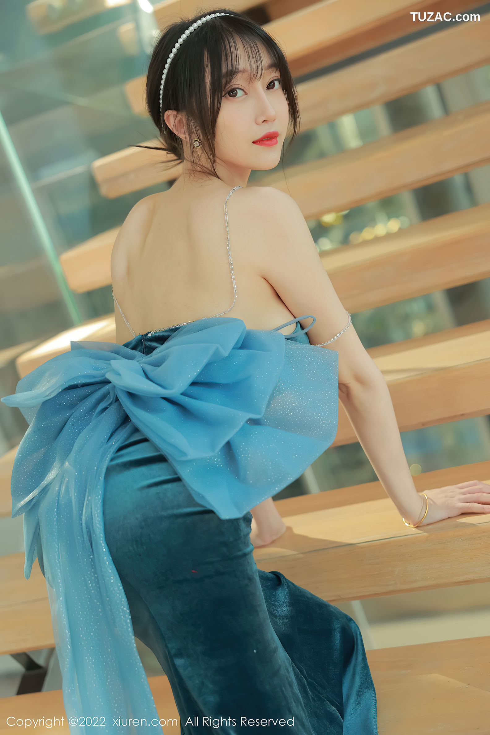 XiuRen-No.5493-玥儿玥-蓝绿吊带礼服长裙