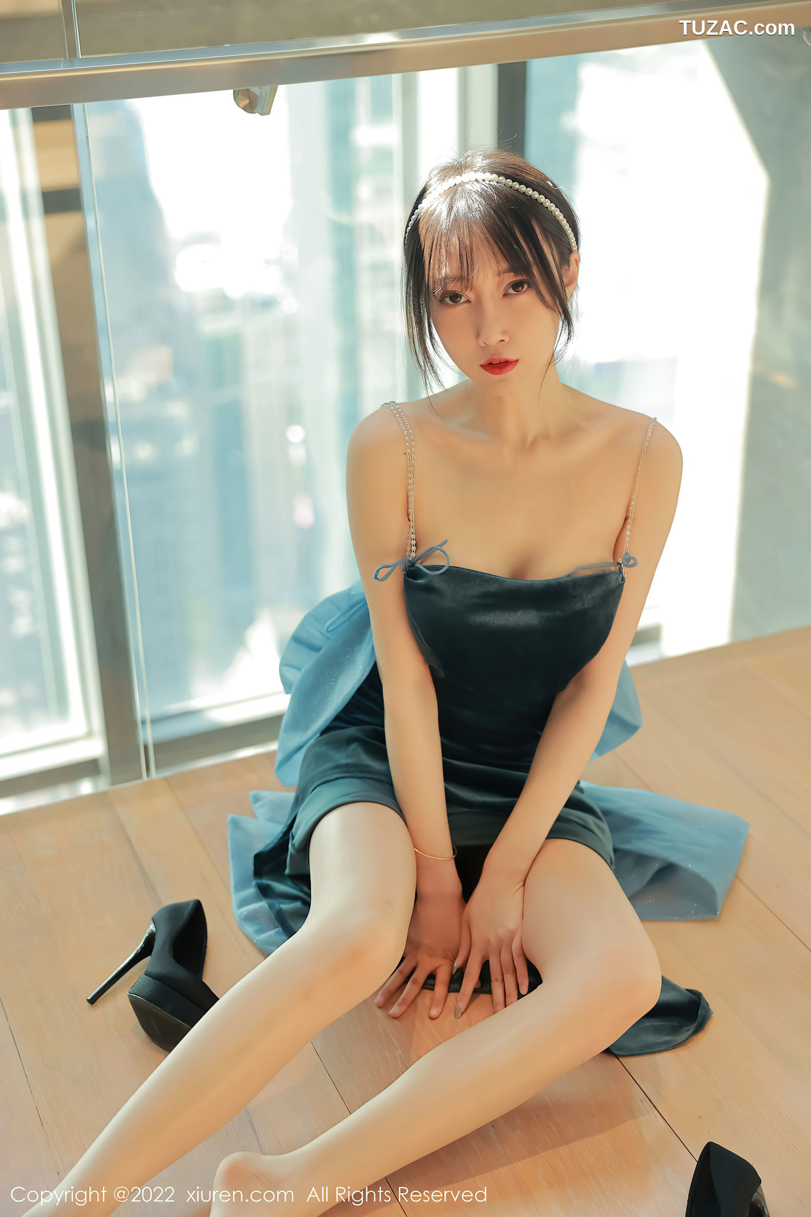 XiuRen-No.5493-玥儿玥-蓝绿吊带礼服长裙