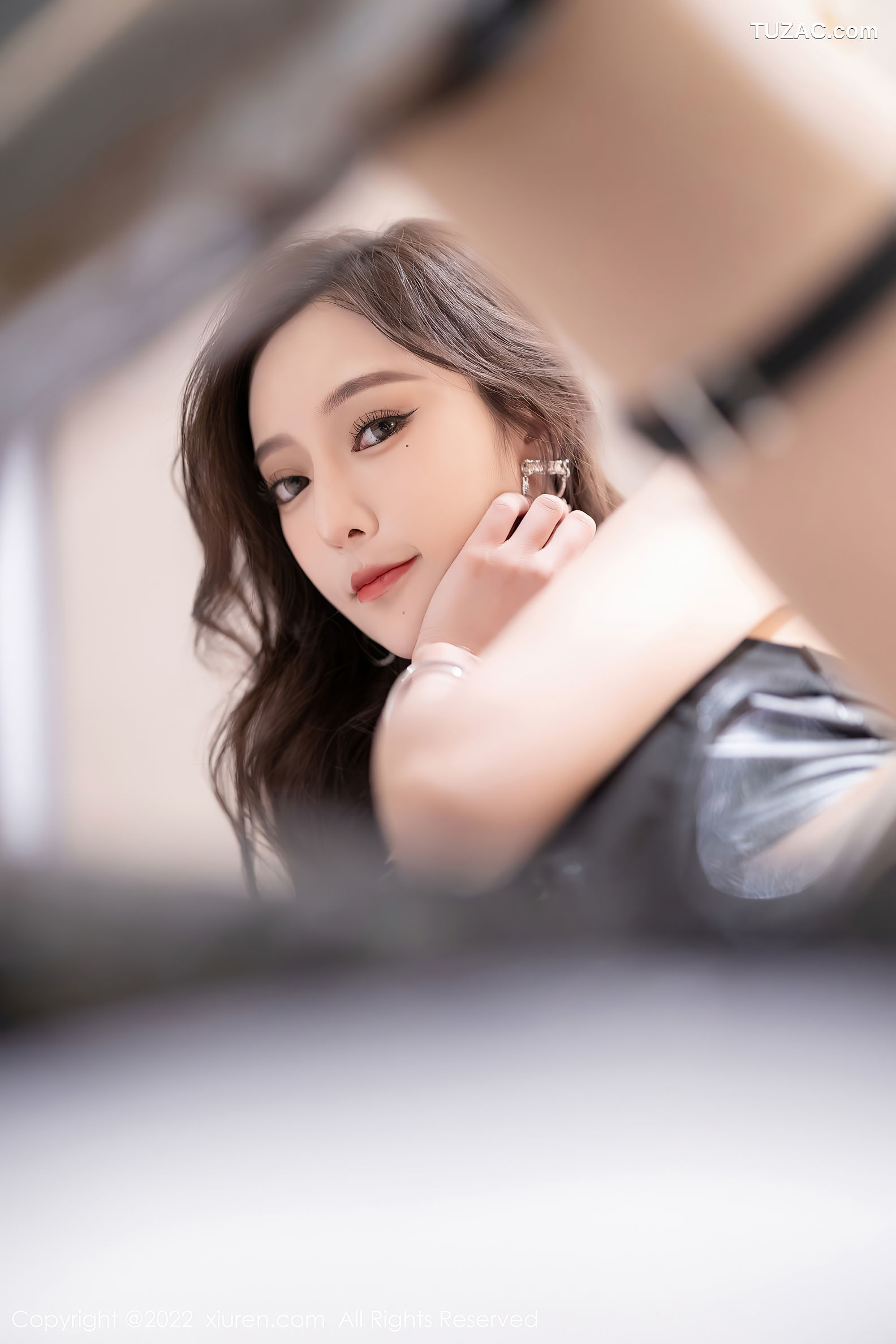 XiuRen-No.5494-王馨瑶-黑色皮背心热裤长靴