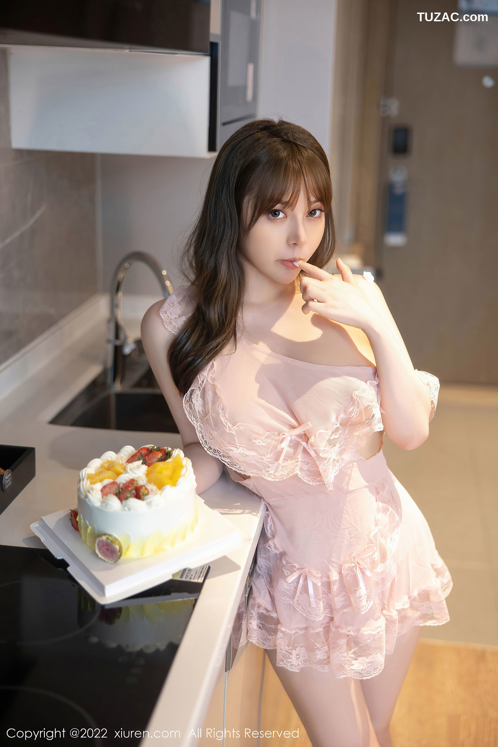 XiuRen-No.5497-豆瓣酱-淡粉蕾丝女仆围裙