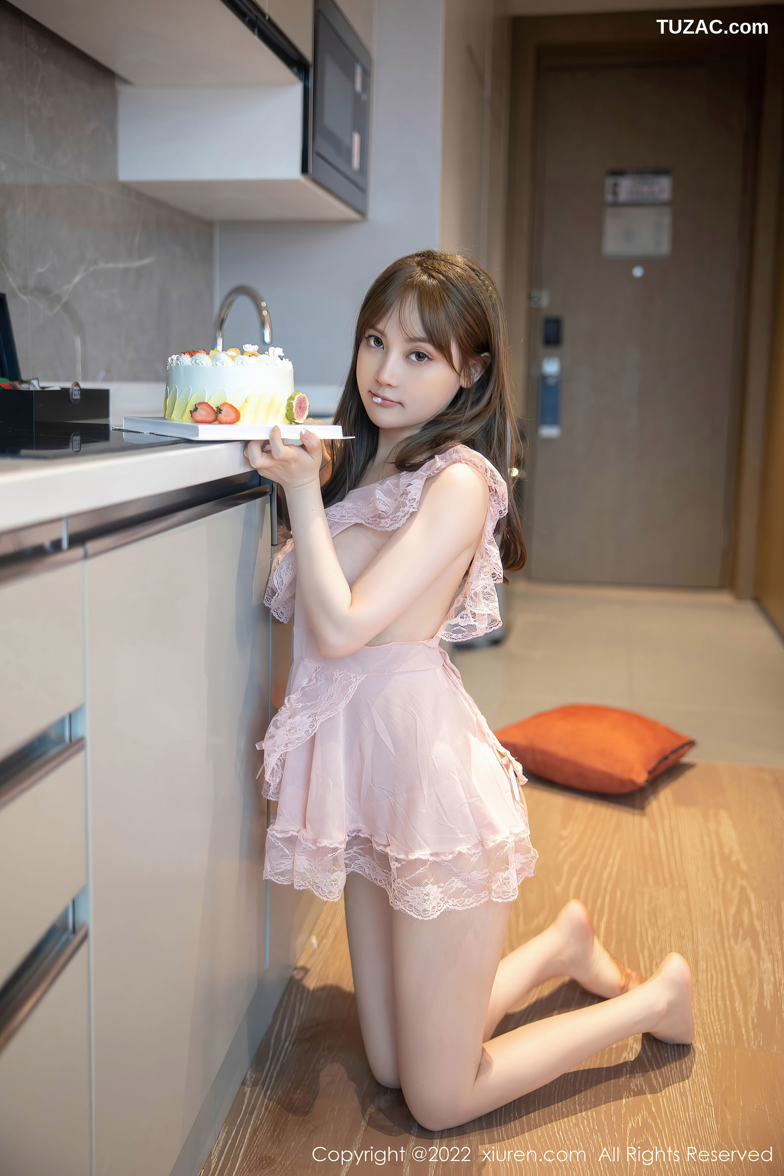 XiuRen-No.5497-豆瓣酱-淡粉蕾丝女仆围裙