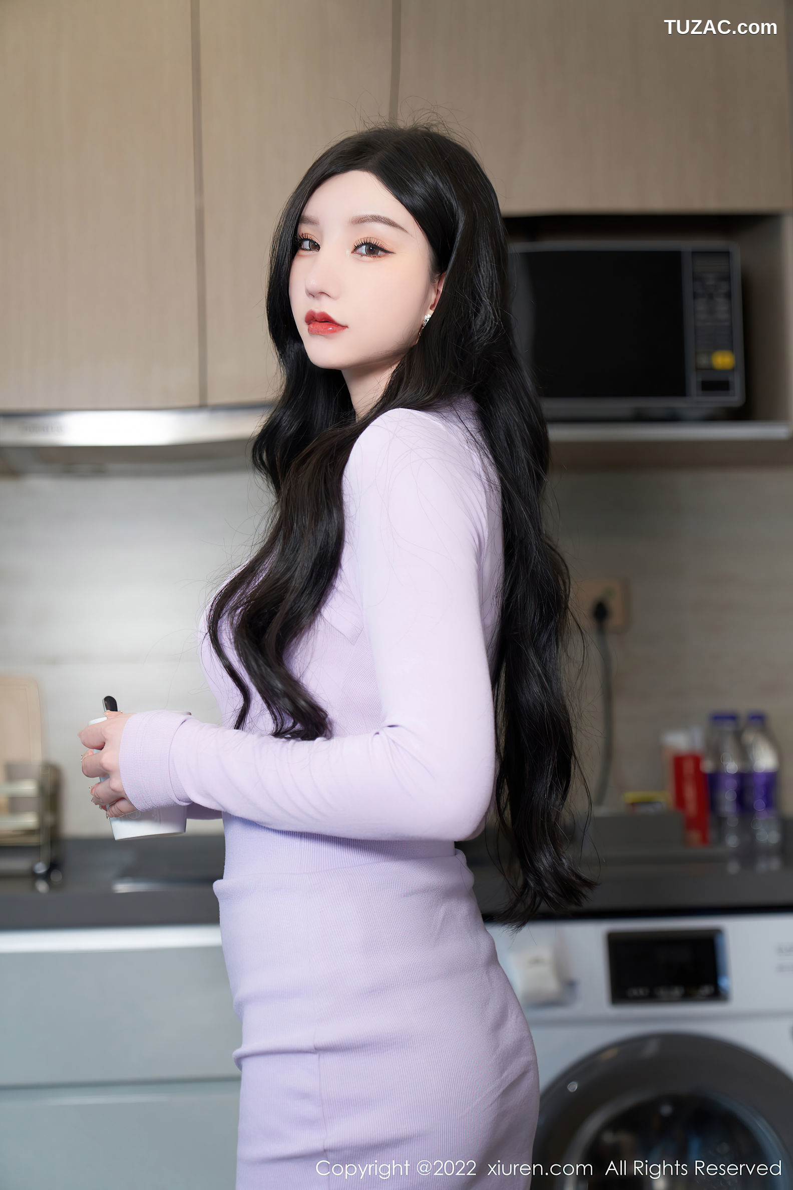 XiuRen-No.5501-周于希-厨房里的淡紫裙居家美妇