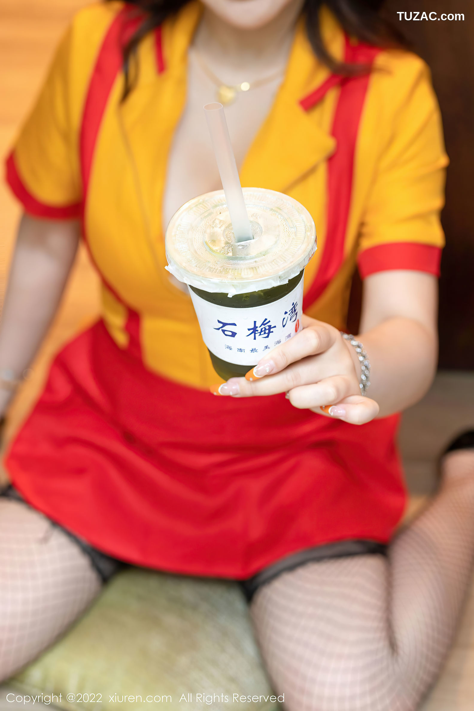 XiuRen-No.5509-小海臀-黄衣红围裙外卖美女黑丝