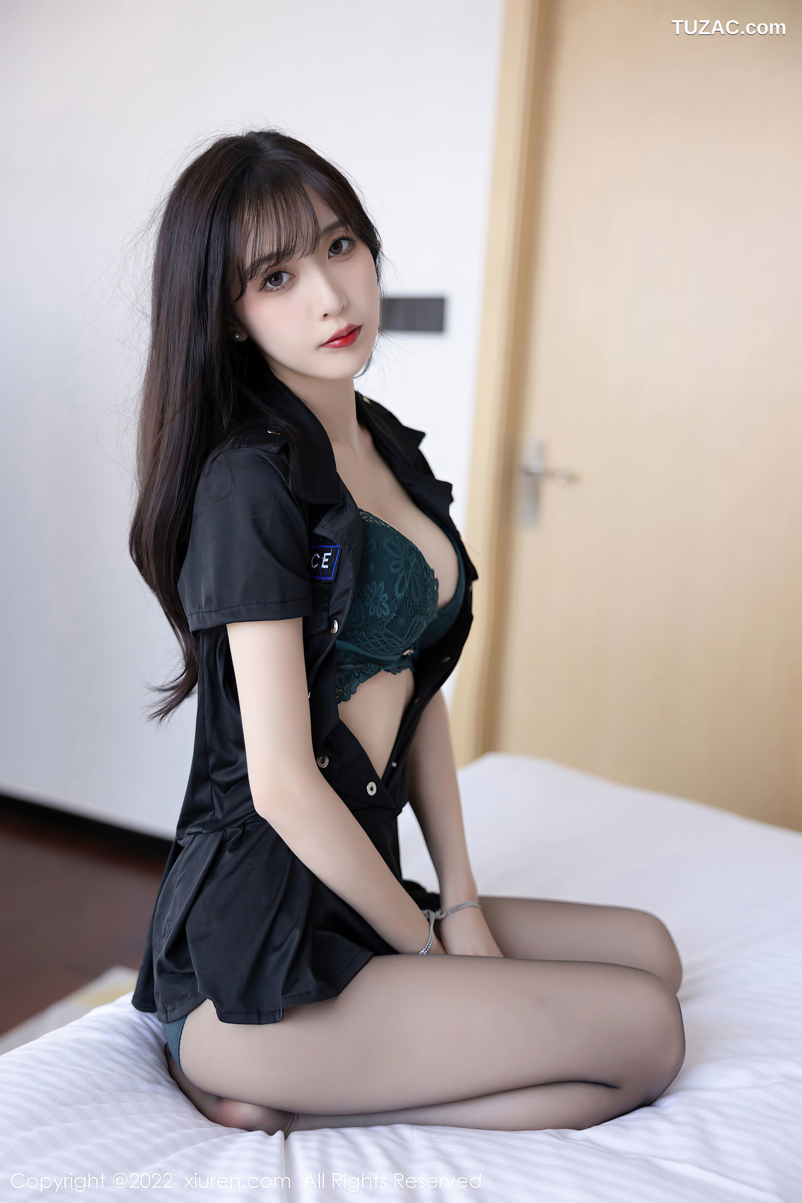 XiuRen-No.5517-林星阑-黑衫短裙警服暗绿内衣黑丝