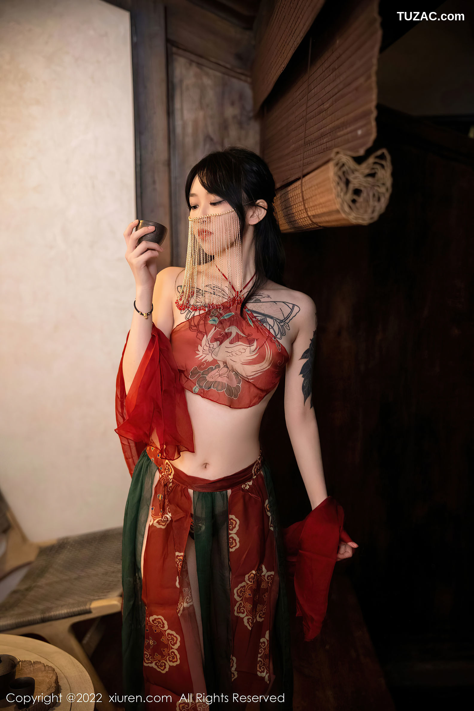 XiuRen-No.5527-奶瓶-红纱古装小红肚兜