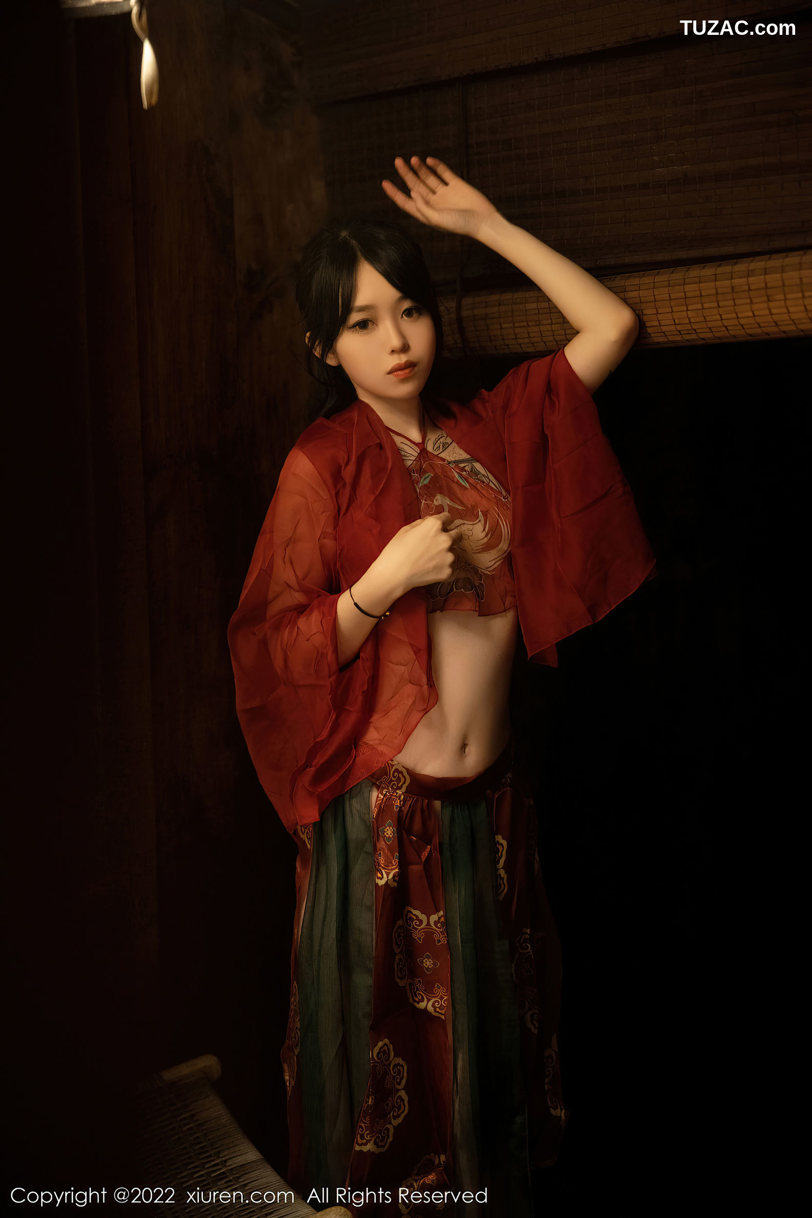 XiuRen-No.5527-奶瓶-红纱古装小红肚兜