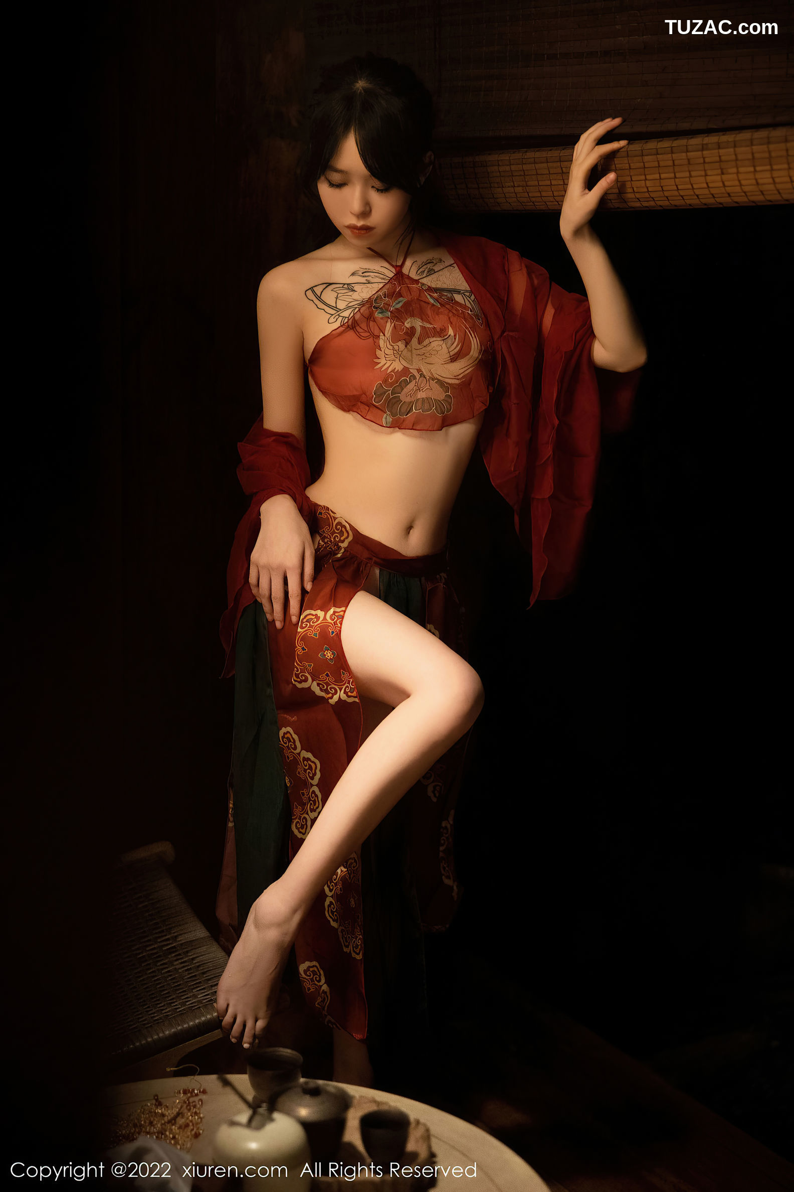 XiuRen-No.5527-奶瓶-红纱古装小红肚兜