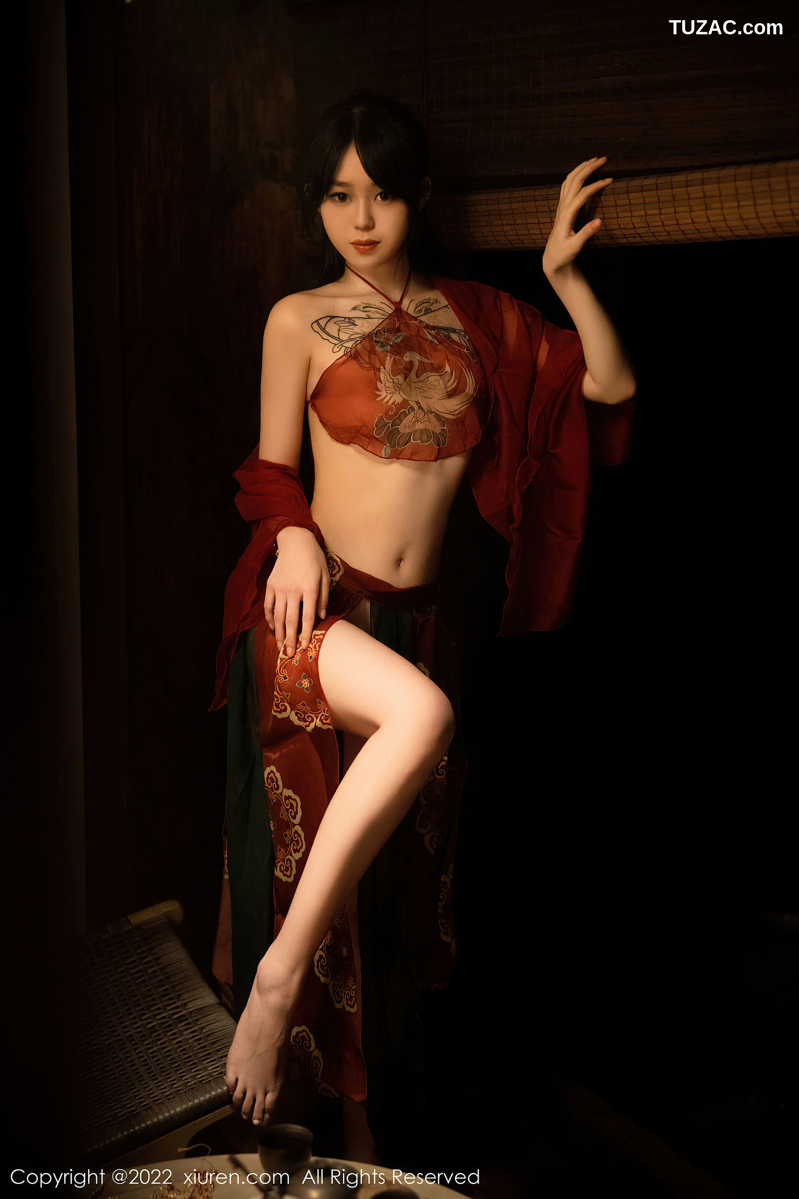 XiuRen-No.5527-奶瓶-红纱古装小红肚兜