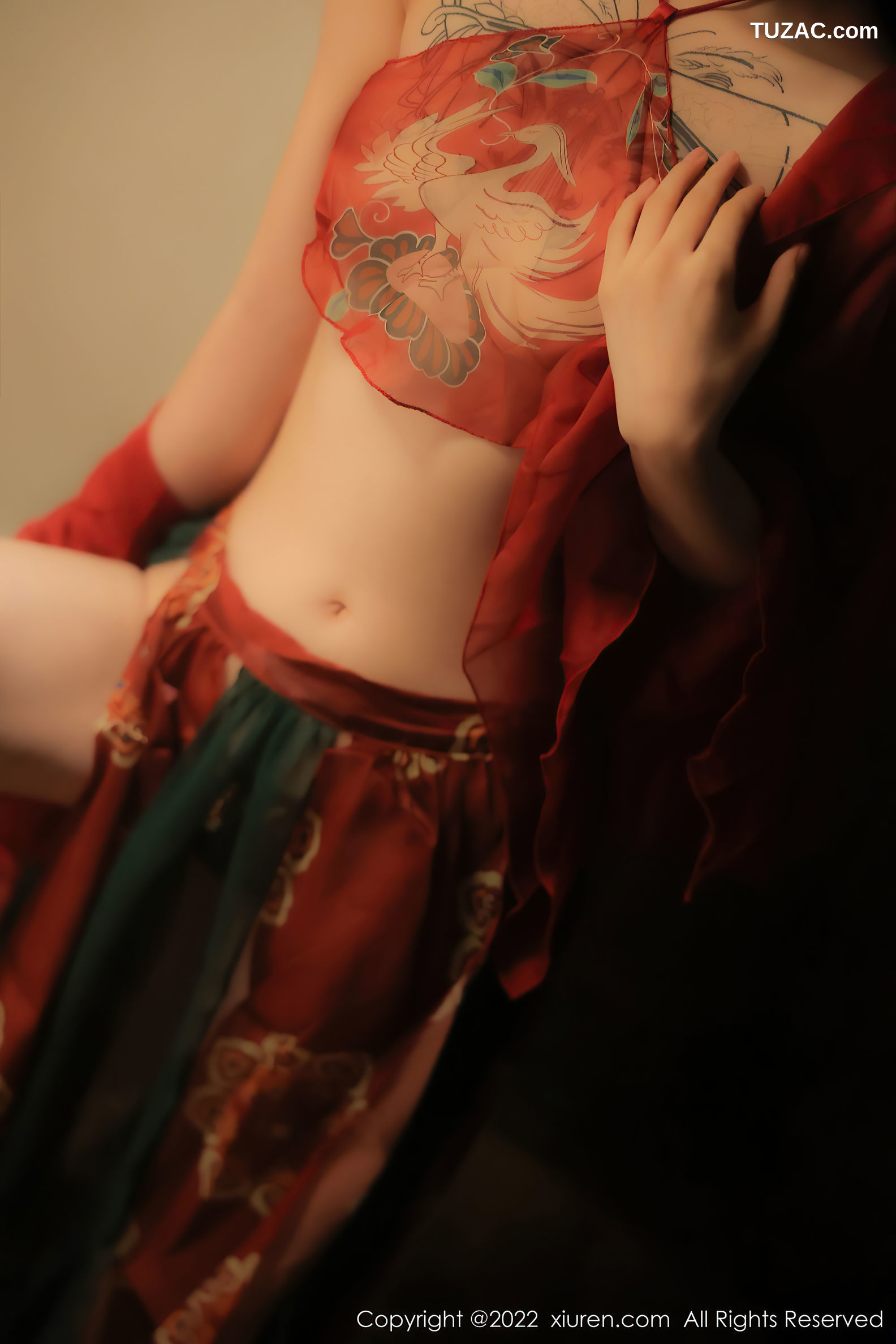 XiuRen-No.5527-奶瓶-红纱古装小红肚兜