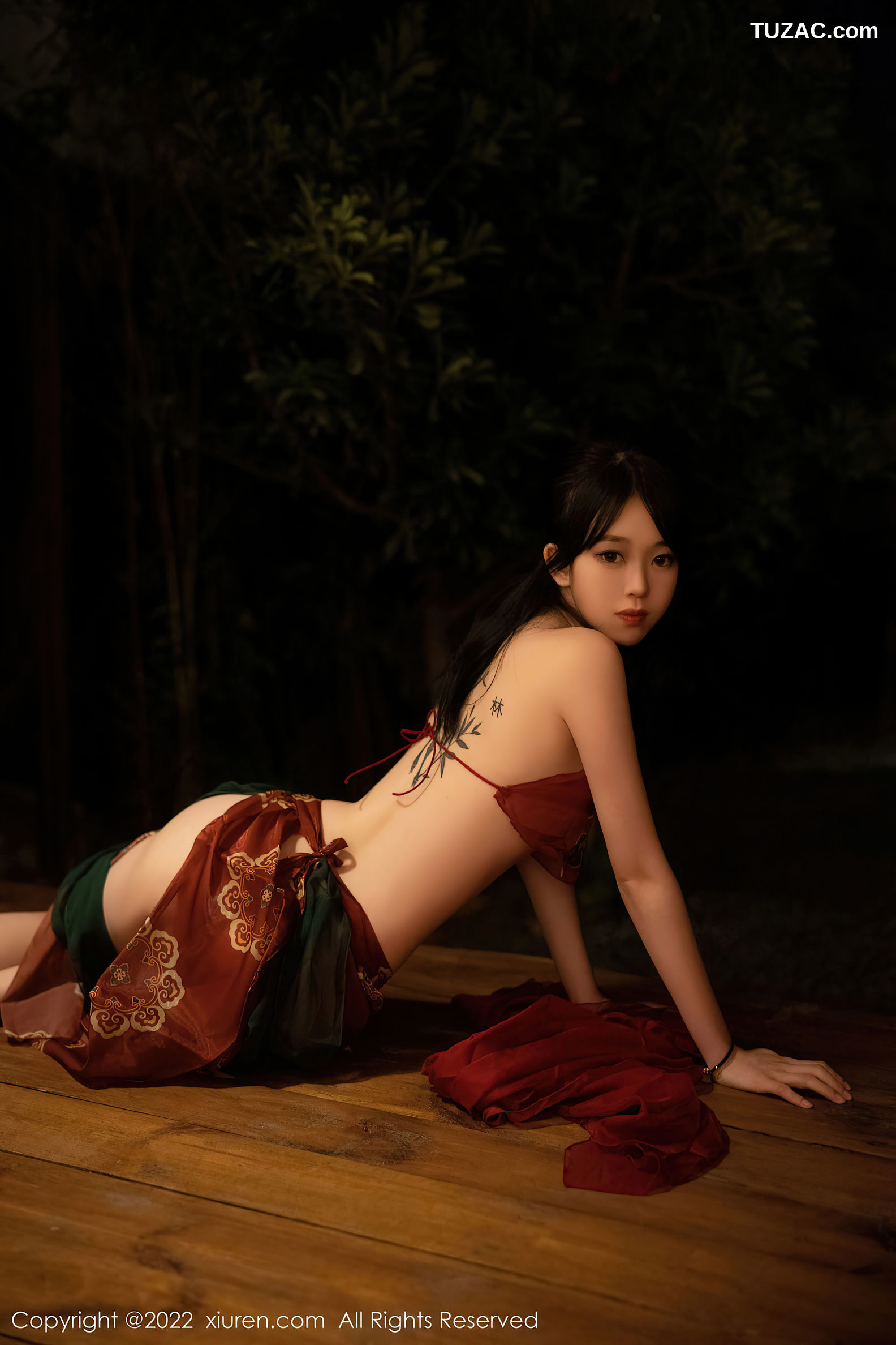 XiuRen-No.5527-奶瓶-红纱古装小红肚兜