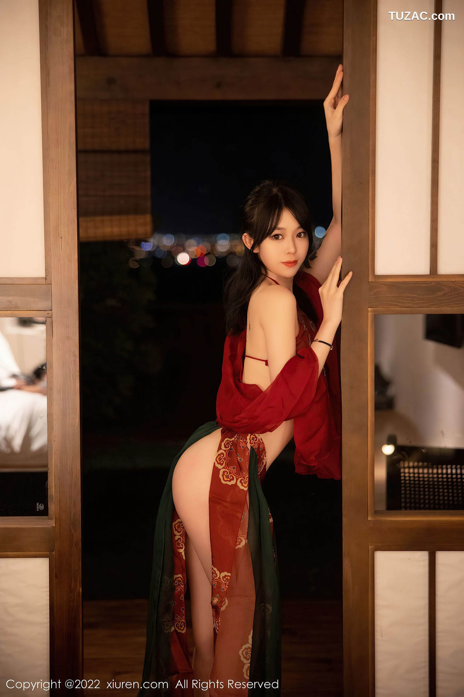 XiuRen-No.5527-奶瓶-红纱古装小红肚兜