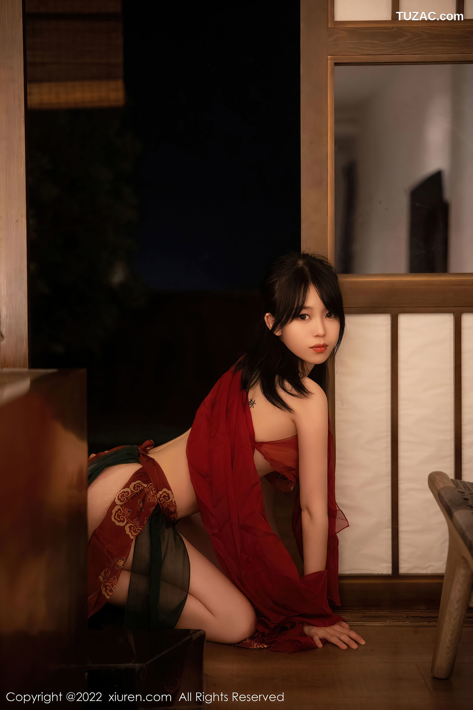 XiuRen-No.5527-奶瓶-红纱古装小红肚兜