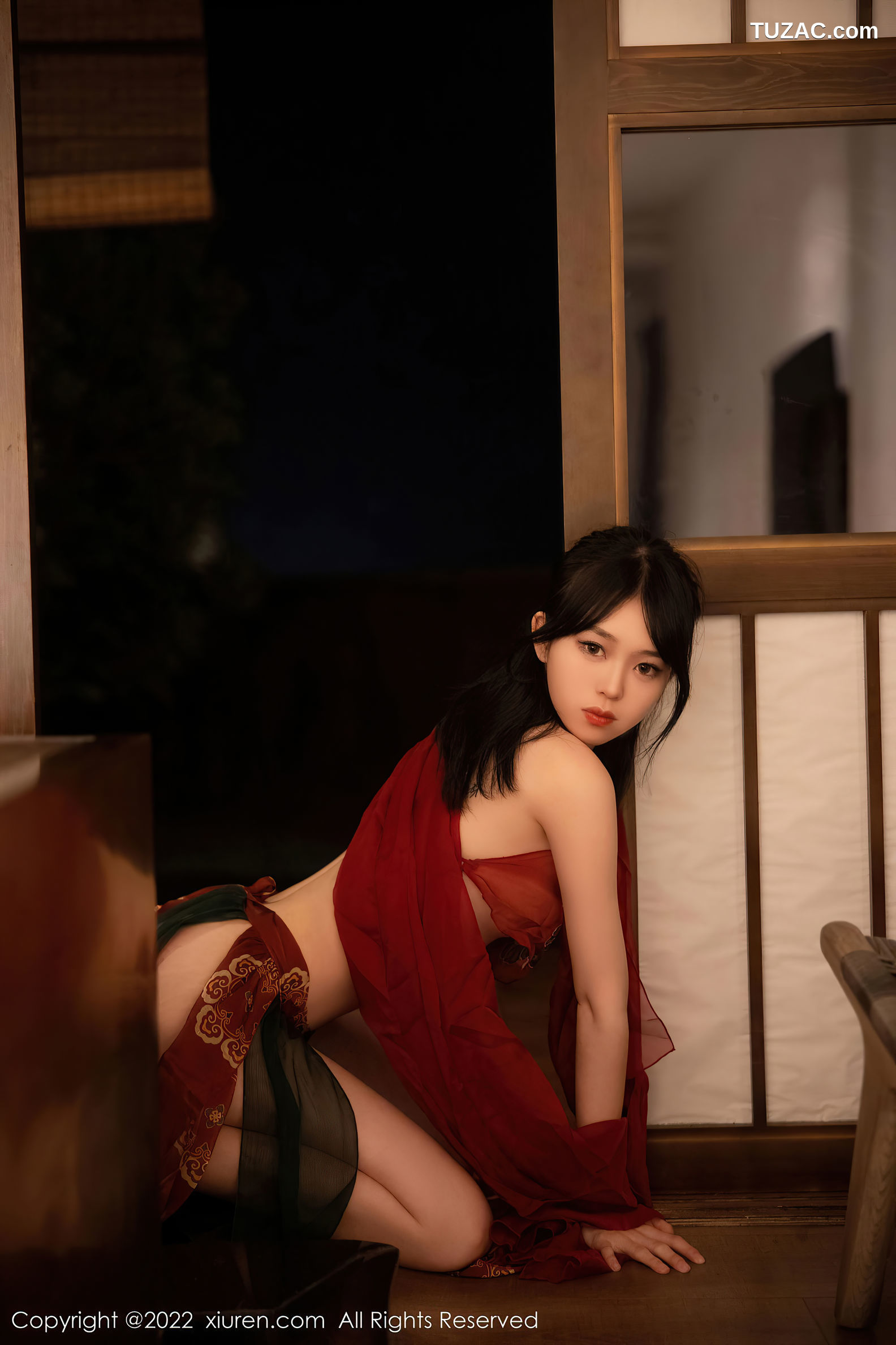 XiuRen-No.5527-奶瓶-红纱古装小红肚兜