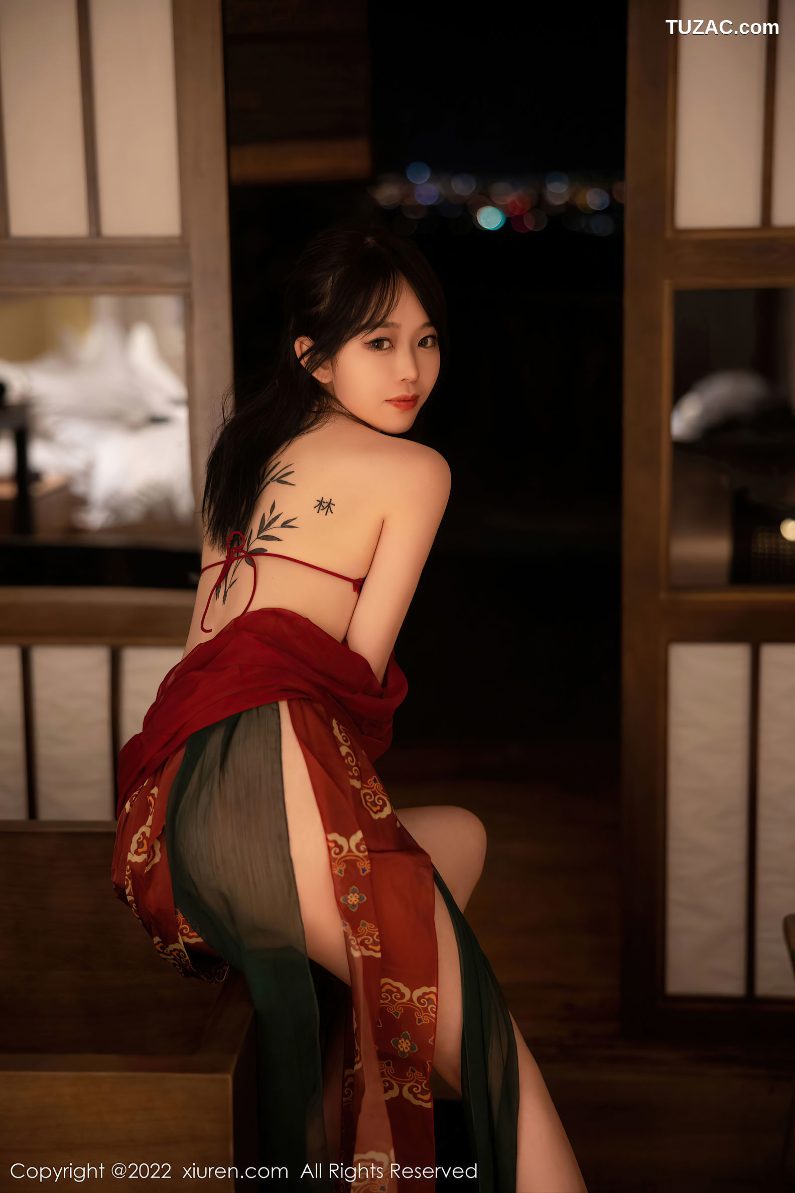 XiuRen-No.5527-奶瓶-红纱古装小红肚兜