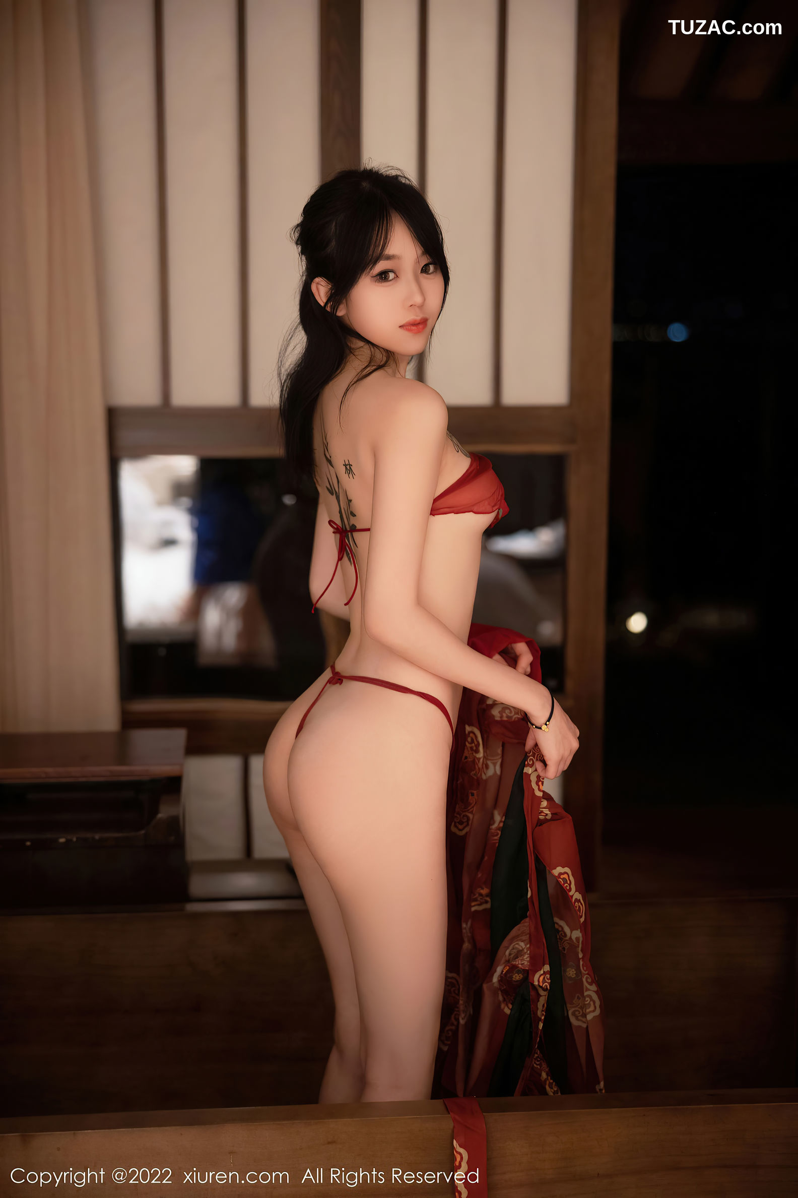 XiuRen-No.5527-奶瓶-红纱古装小红肚兜