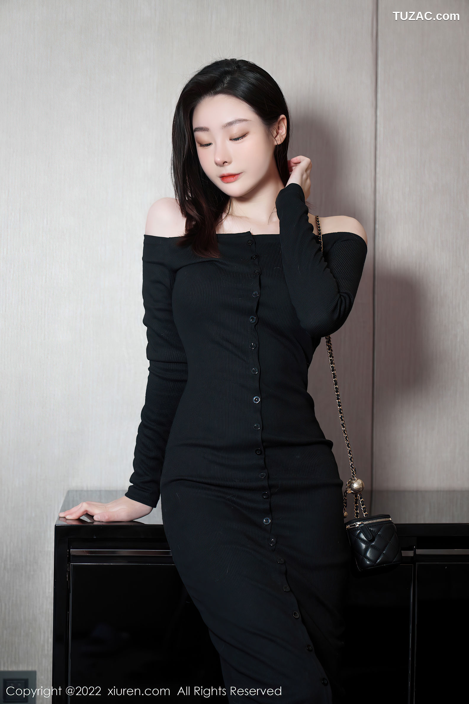 XiuRen-No.5529-是小逗逗-黑礼服裙黑睡衣黑丝