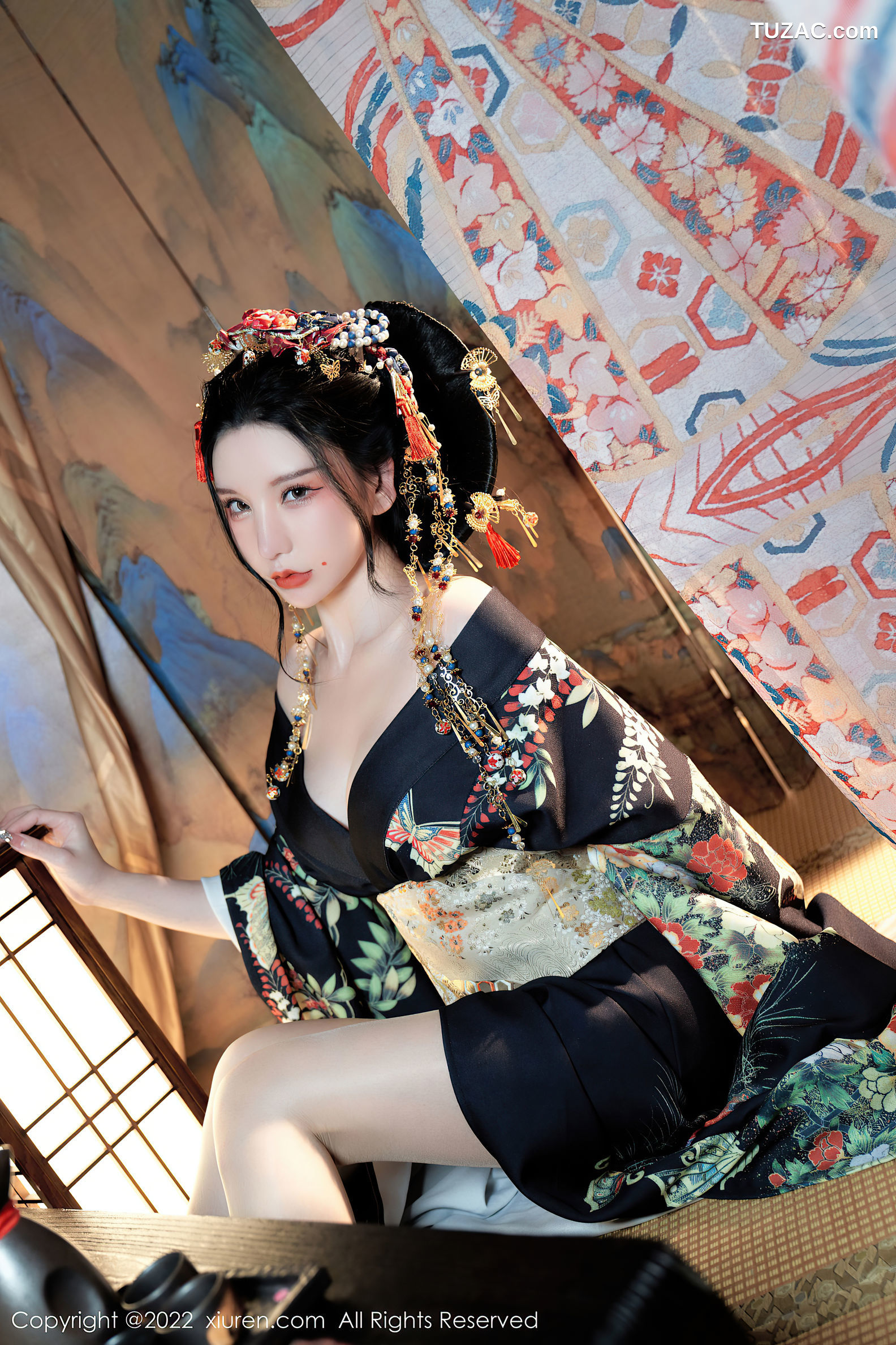 XiuRen-No.5537-周于希-深蓝印花汉服