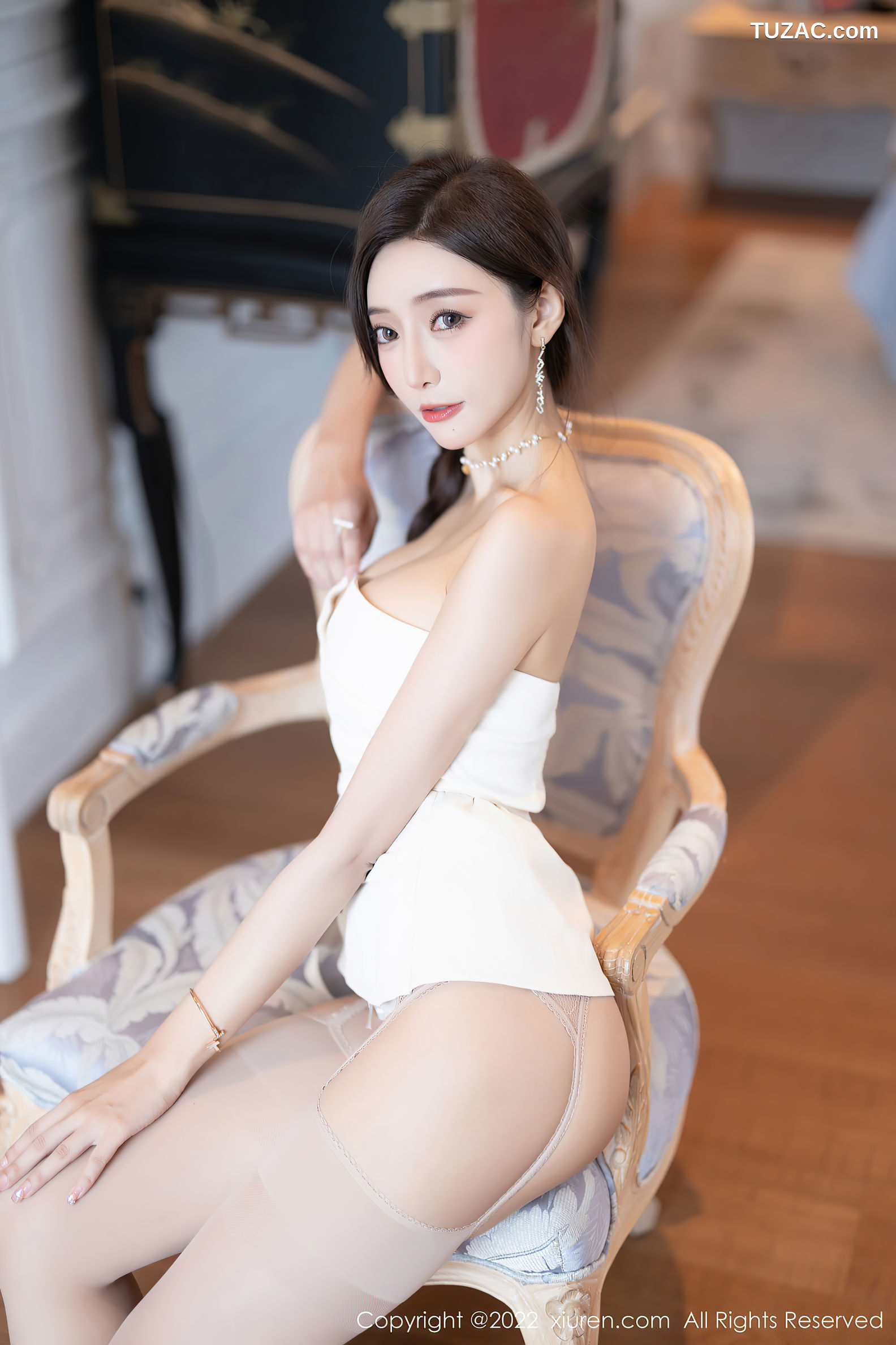 XiuRen-No.5539-王馨瑶-白色抹胸超短纱裙