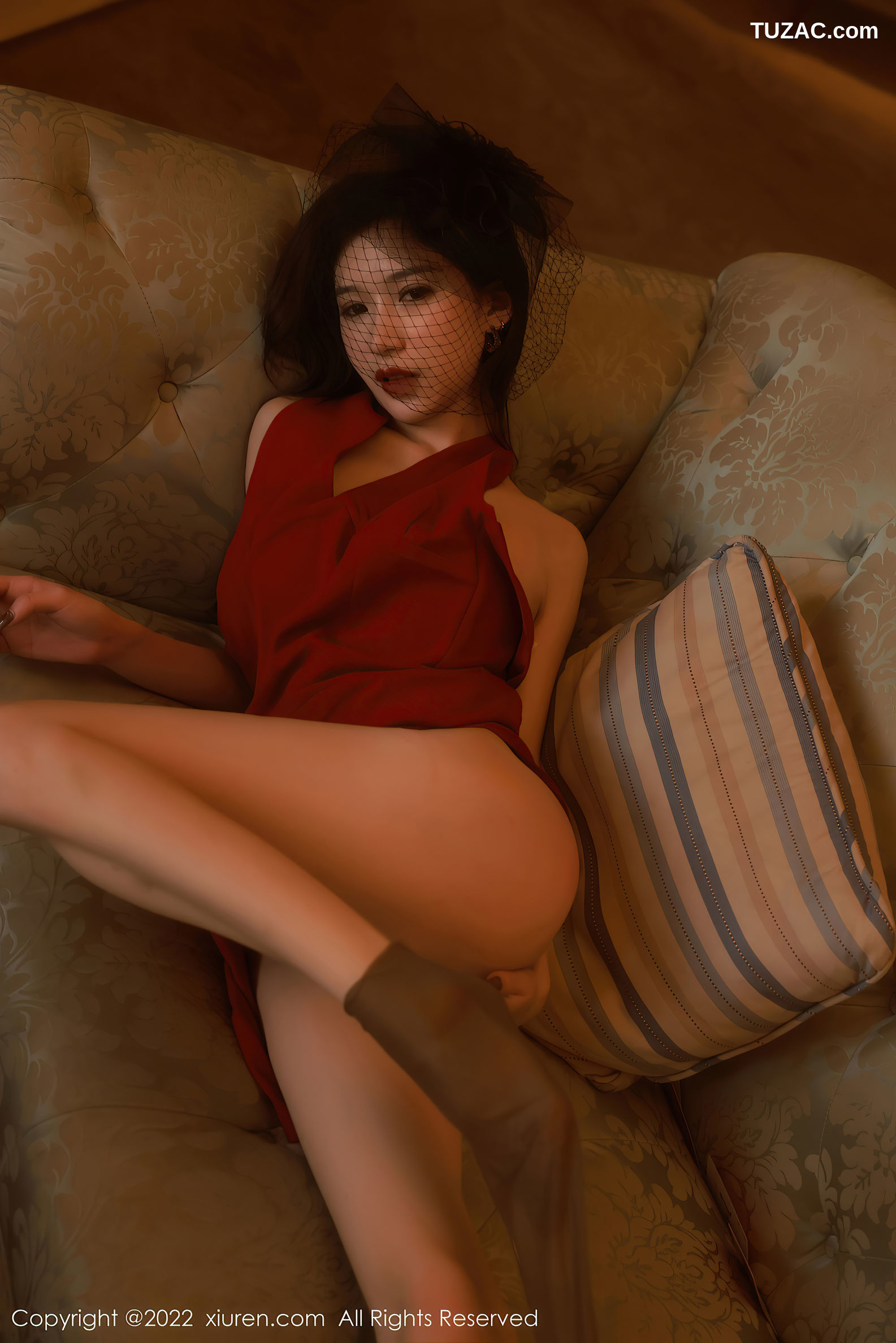 XiuRen-No.5542-韩心雨-红色长裙礼服赌场