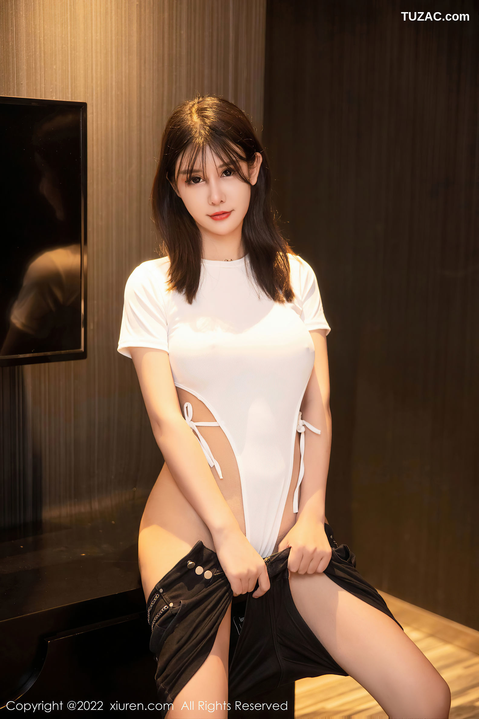 XiuRen-No.5546-夏沫沫-白T黑牛仔短裤