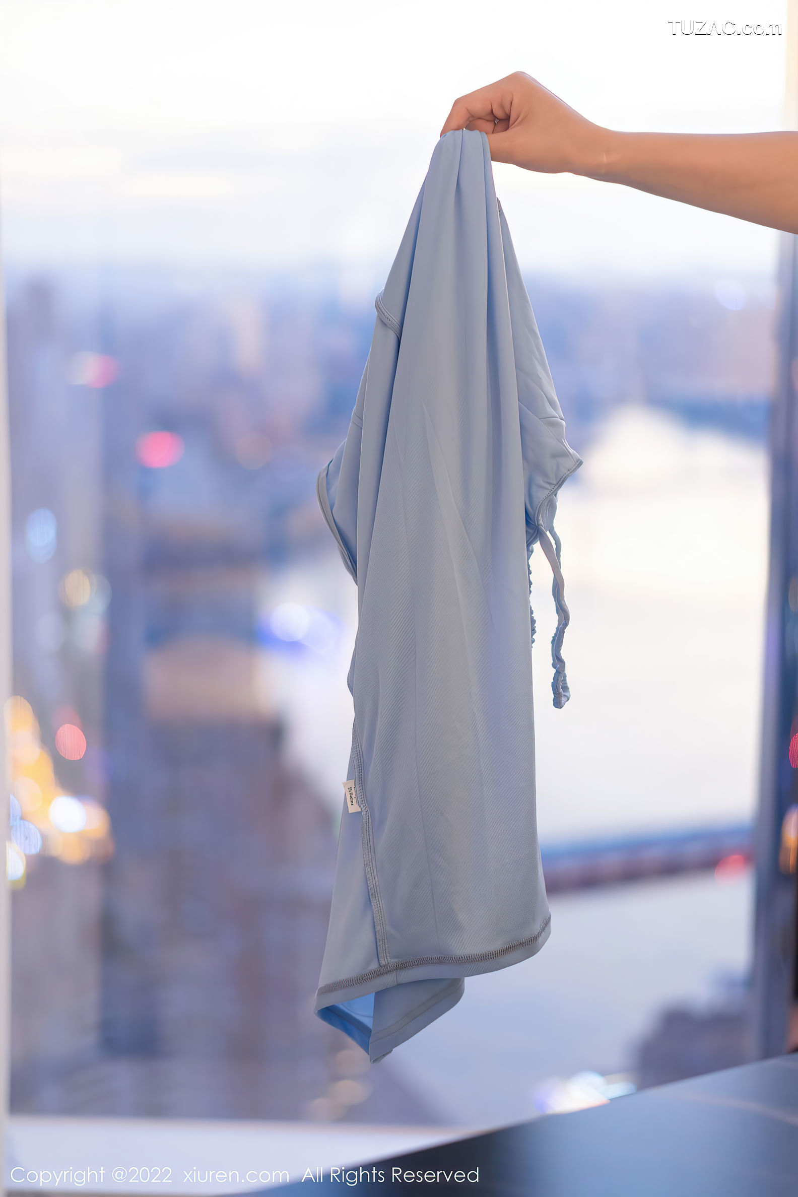 XiuRen-No.5550-刘钰儿-淡蓝吊带长裙