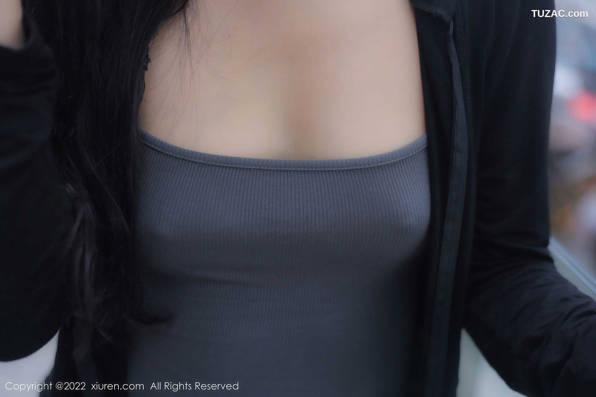 XiuRen-No.5553-顾楚楚-深灰紧身长裙凸点肉丝