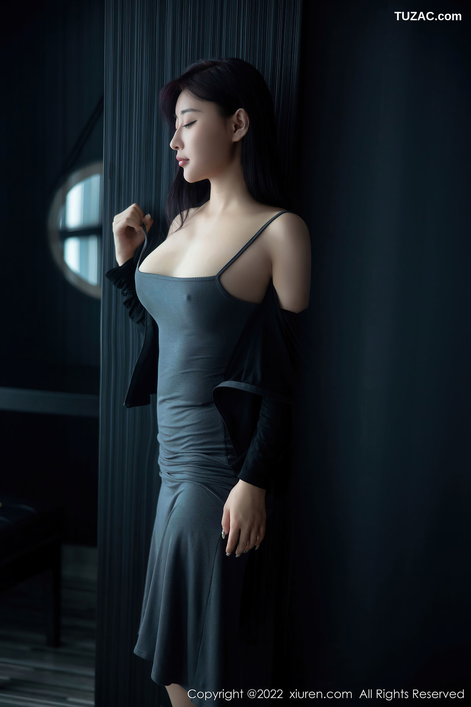 XiuRen-No.5553-顾楚楚-深灰紧身长裙凸点肉丝