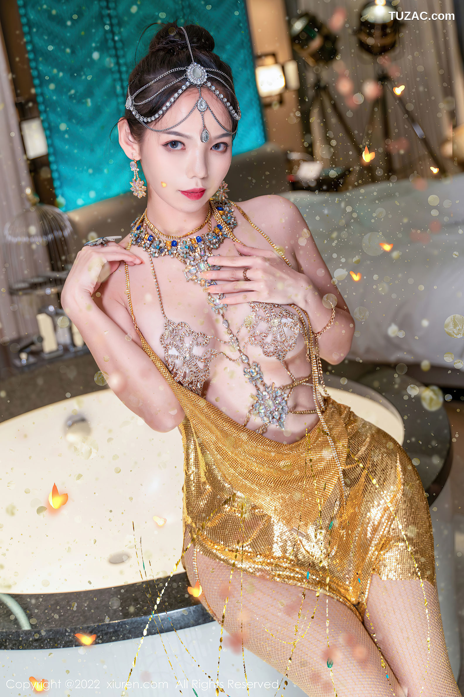 XiuRen-No.5559-大美妞儿-橘色吊带露背短裙