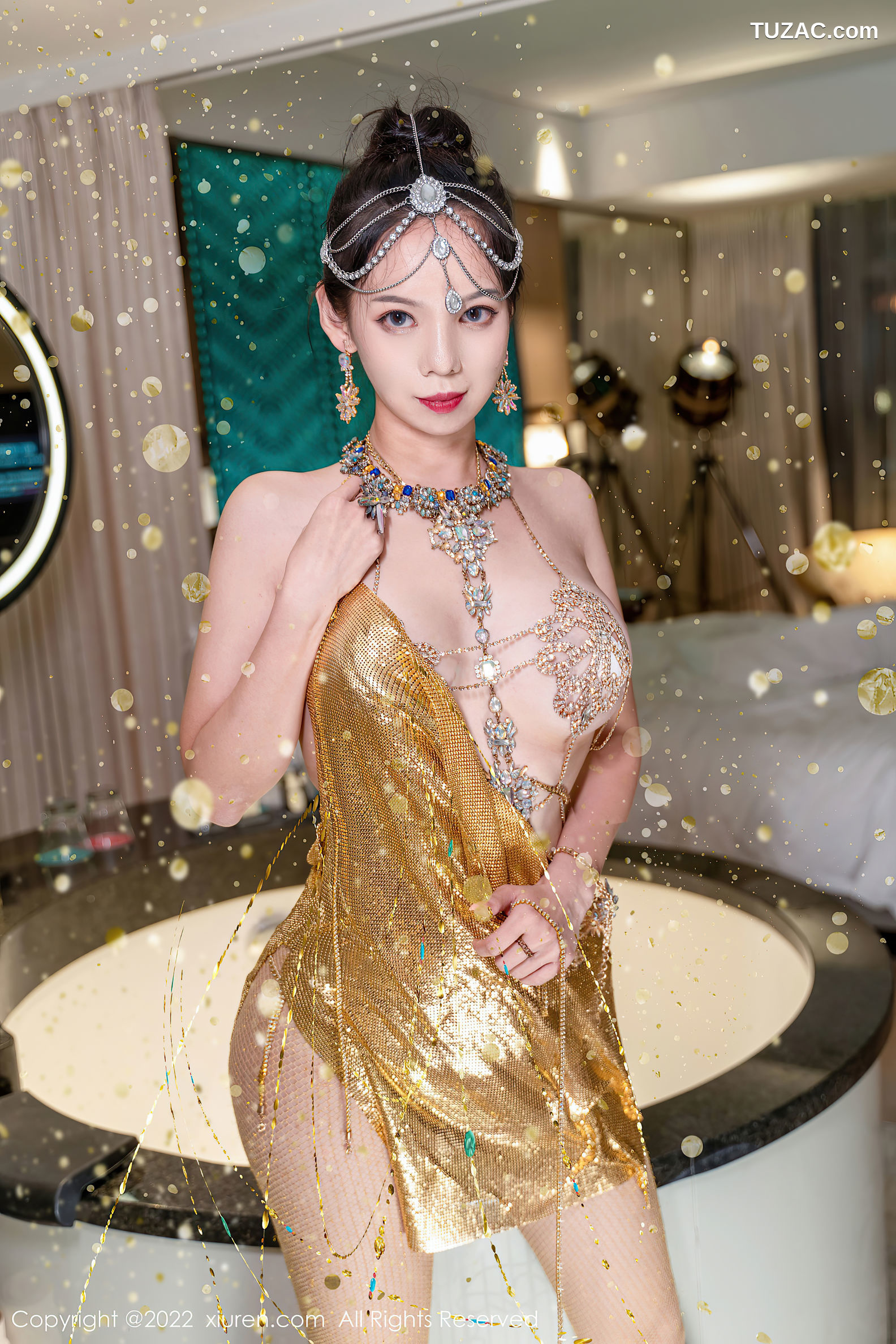 XiuRen-No.5559-大美妞儿-橘色吊带露背短裙