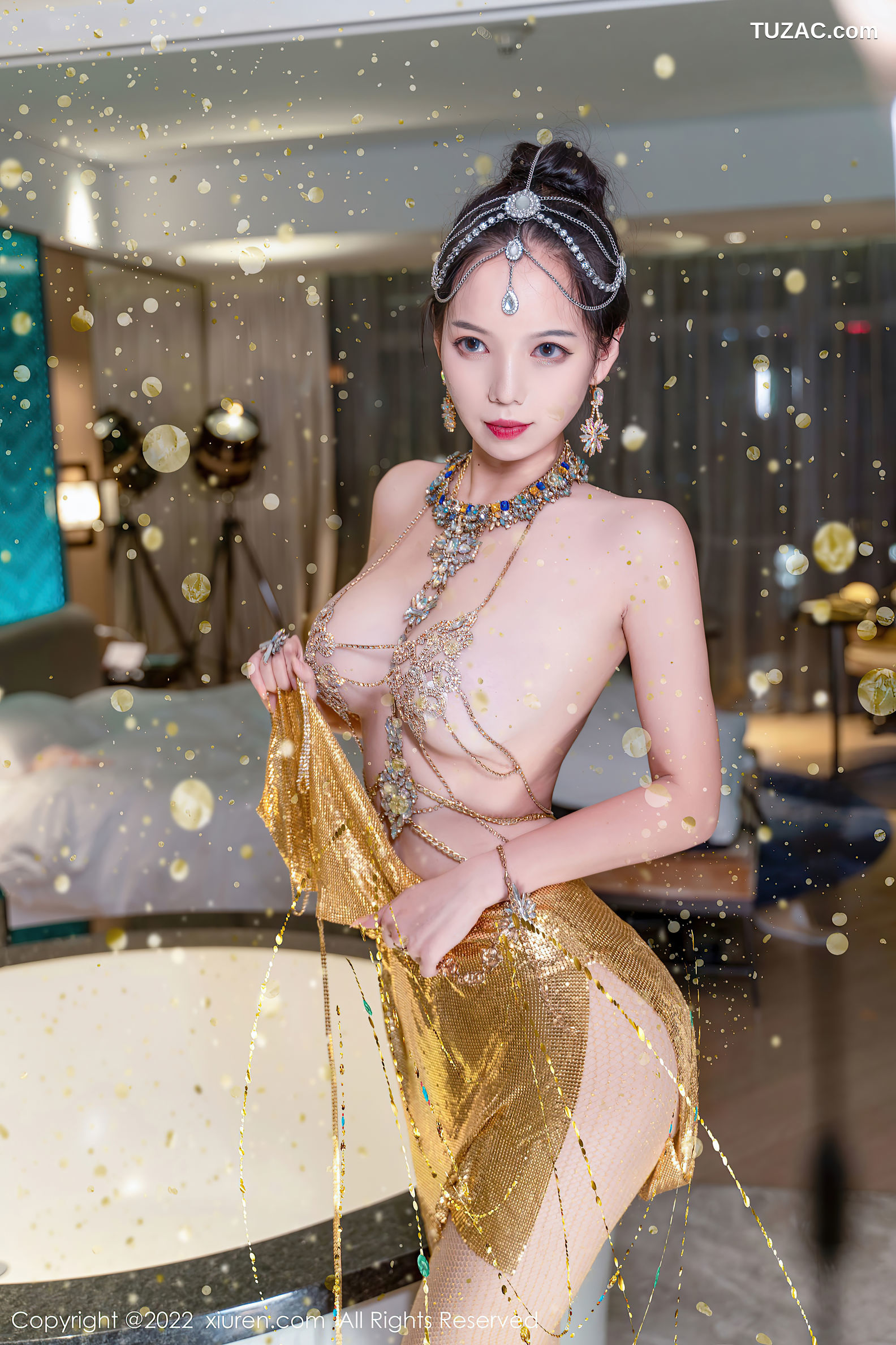XiuRen-No.5559-大美妞儿-橘色吊带露背短裙