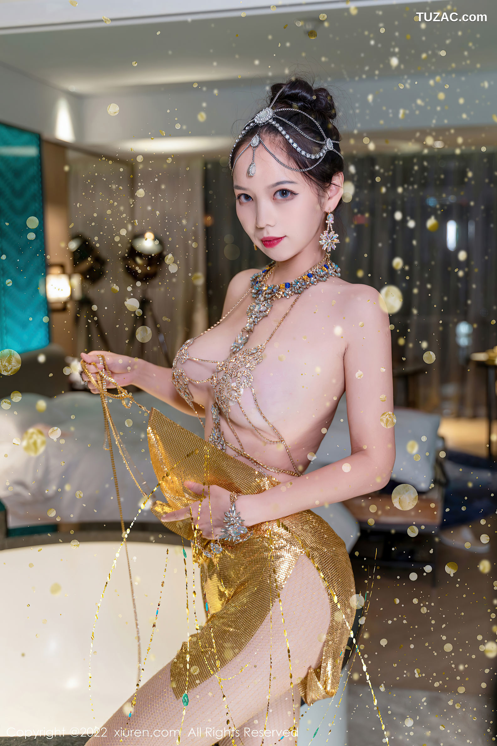 XiuRen-No.5559-大美妞儿-橘色吊带露背短裙