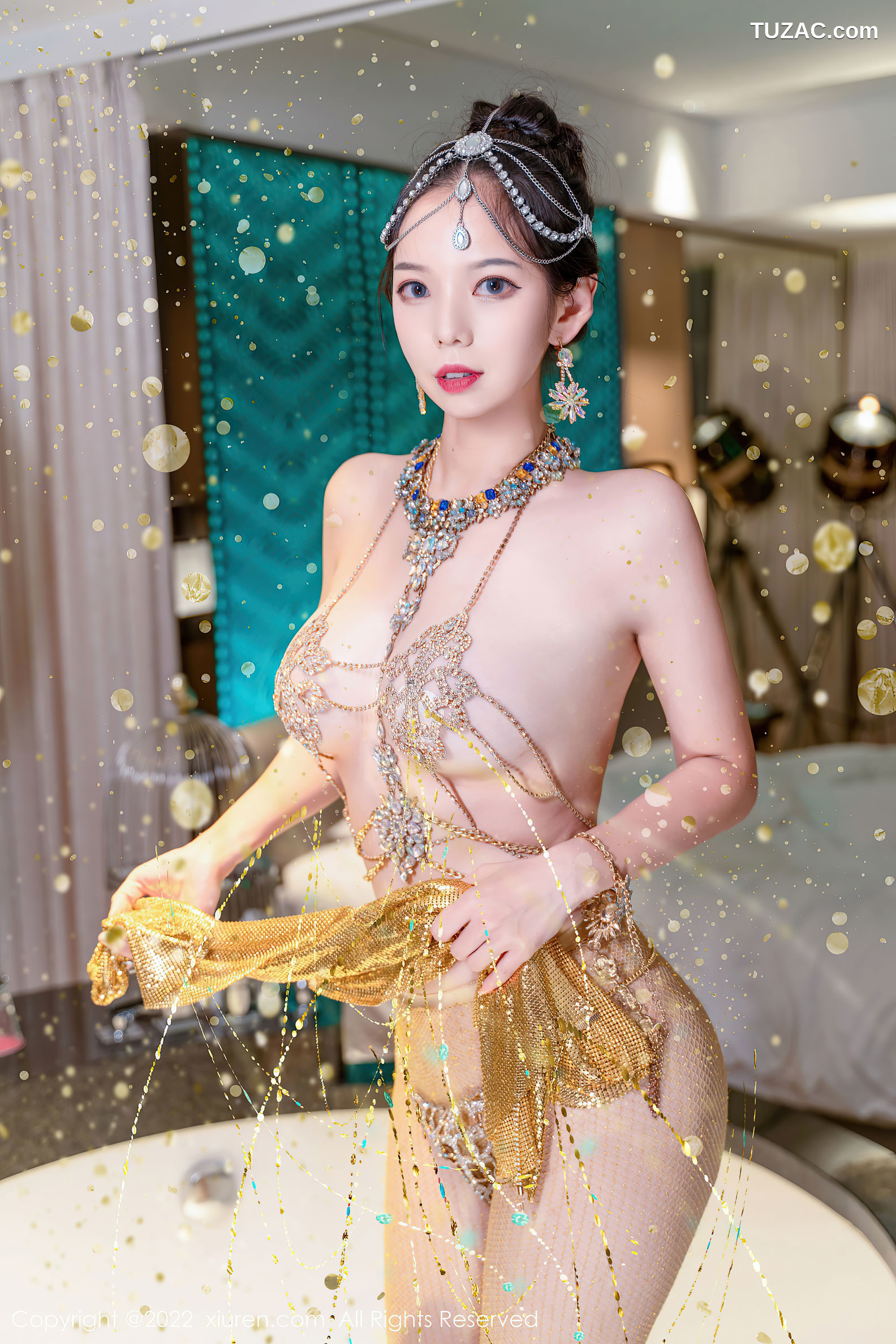 XiuRen-No.5559-大美妞儿-橘色吊带露背短裙