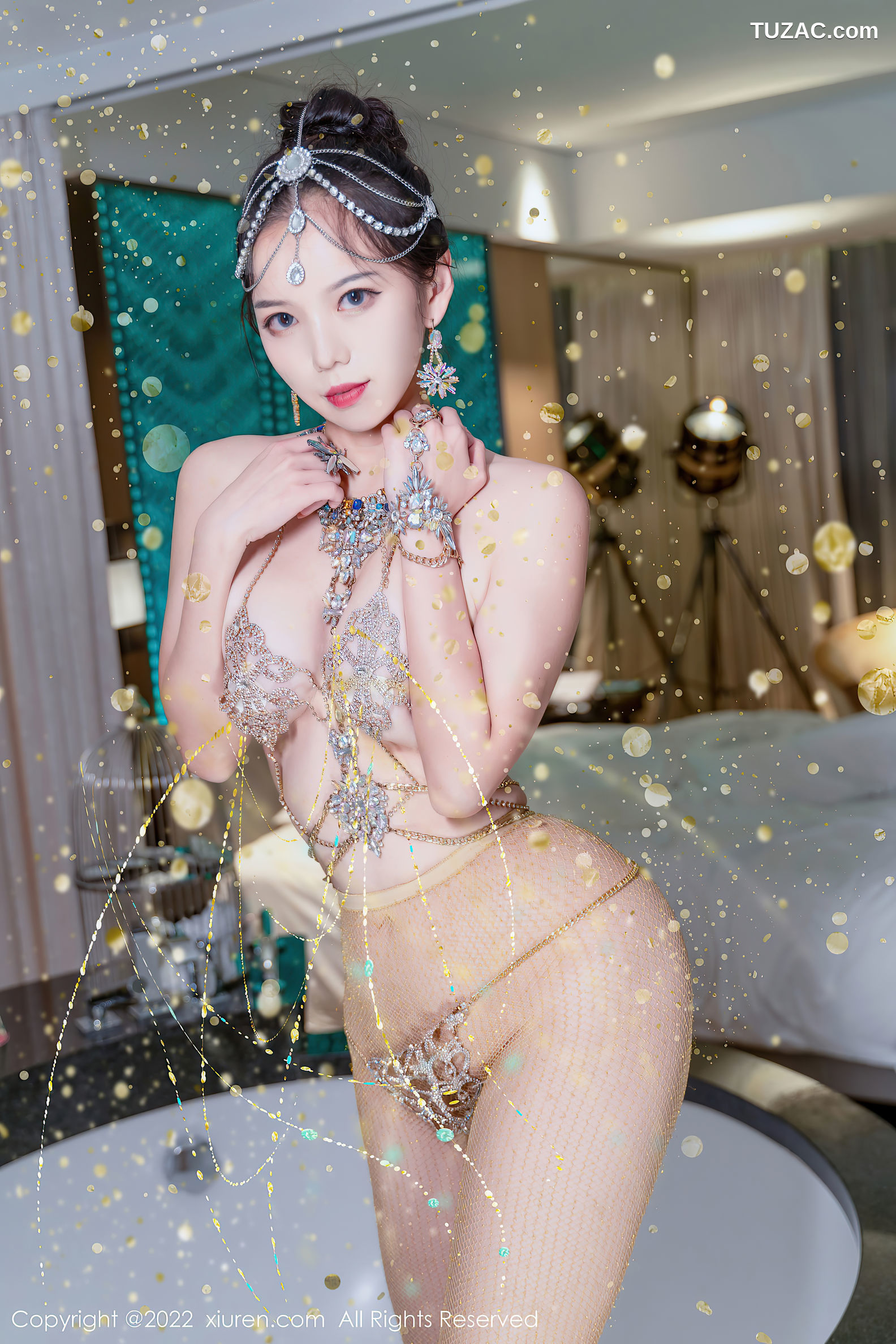 XiuRen-No.5559-大美妞儿-橘色吊带露背短裙