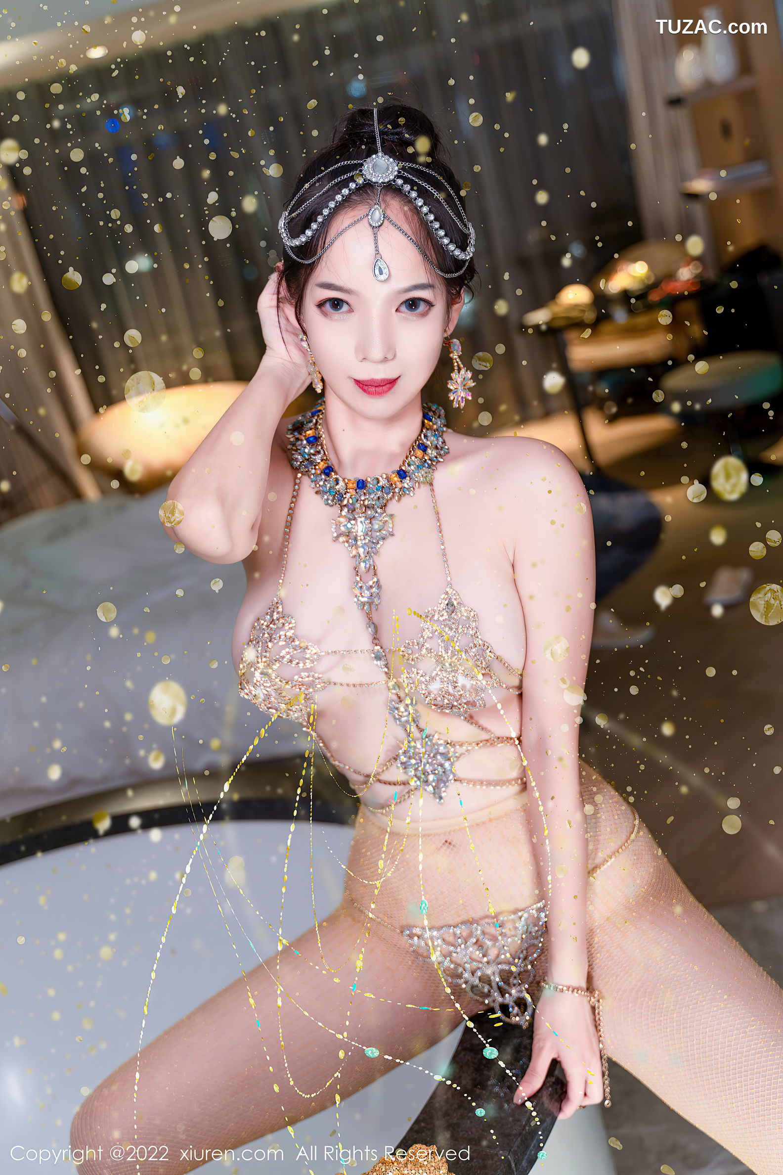 XiuRen-No.5559-大美妞儿-橘色吊带露背短裙